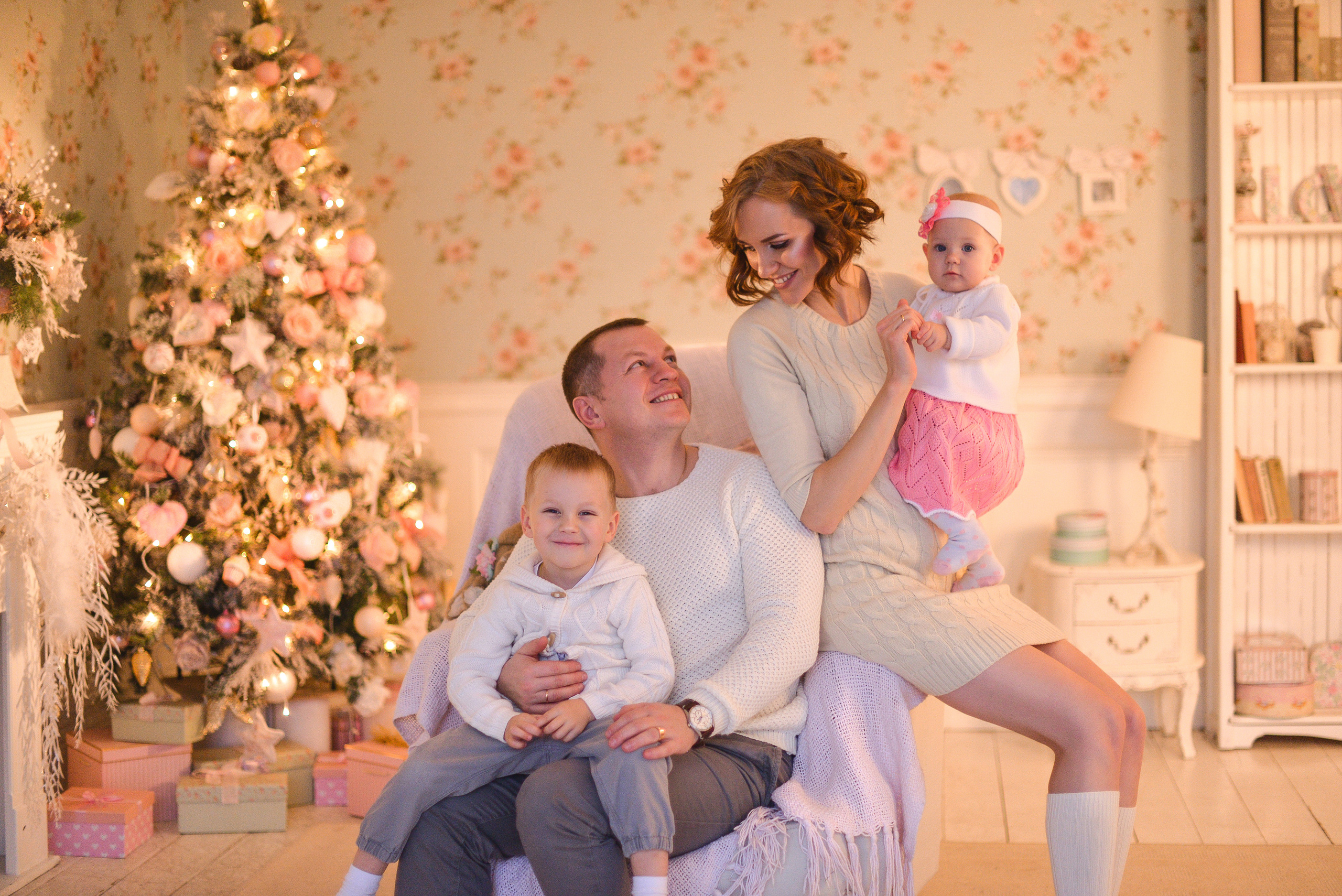 Алексей и Виктория. Новогодняя фотосессия с детьми.