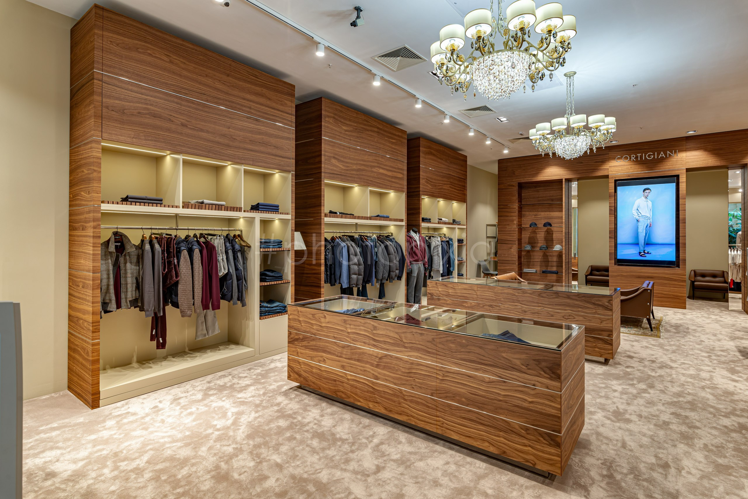 Интерьерная съёмка магазина одежды CORTIGIANI. Интерьерная съёмка и виртуальные туры — Интерьерный фотограф Кузнецов Сергей (photopixiq)