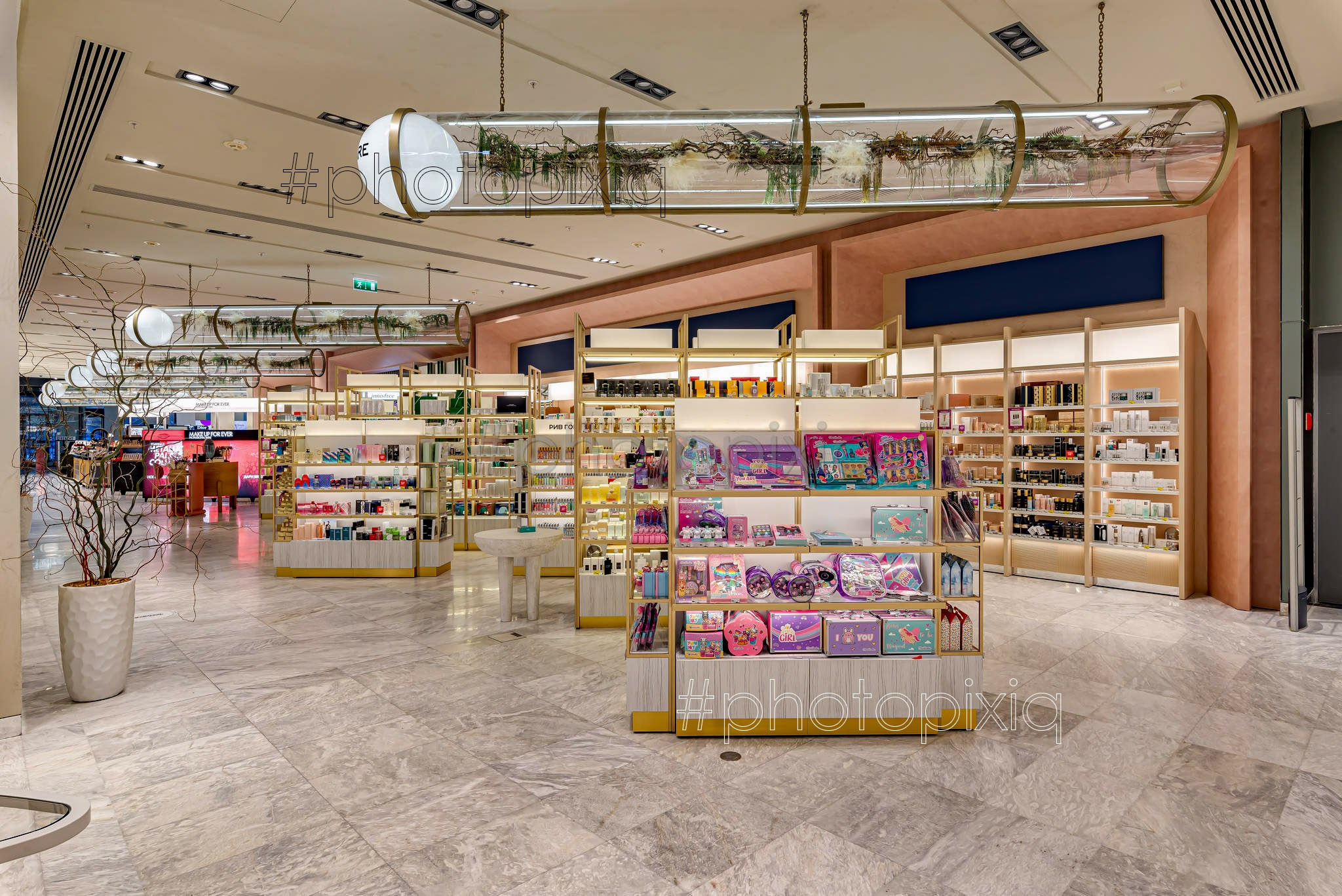 Интерьерная съёмка магазина парфюмерии и косметики Рив Гош. Интерьерная съёмка и виртуальные туры — Интерьерный фотограф Кузнецов Сергей (photopixiq)