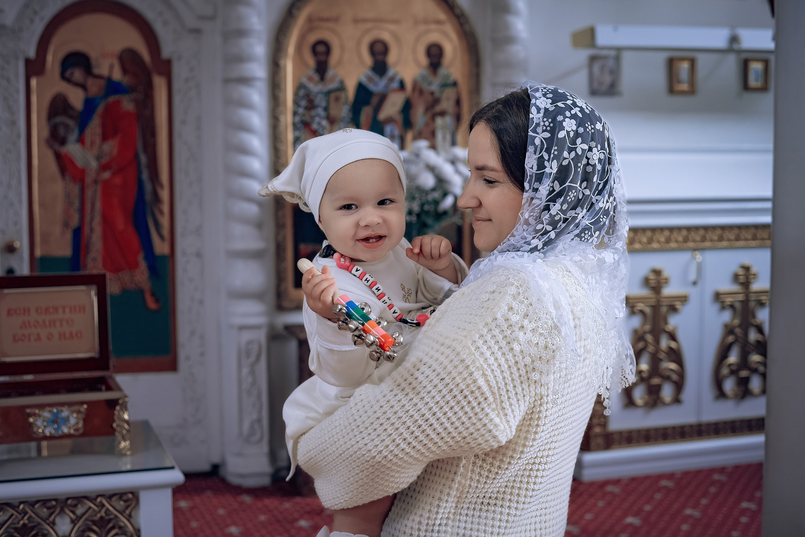Крещение Алины в Трехсвятительской церкви Красноярск. Фотографы крещения/венчания  Красноярск Татьяна и Вячеслав Переваловы