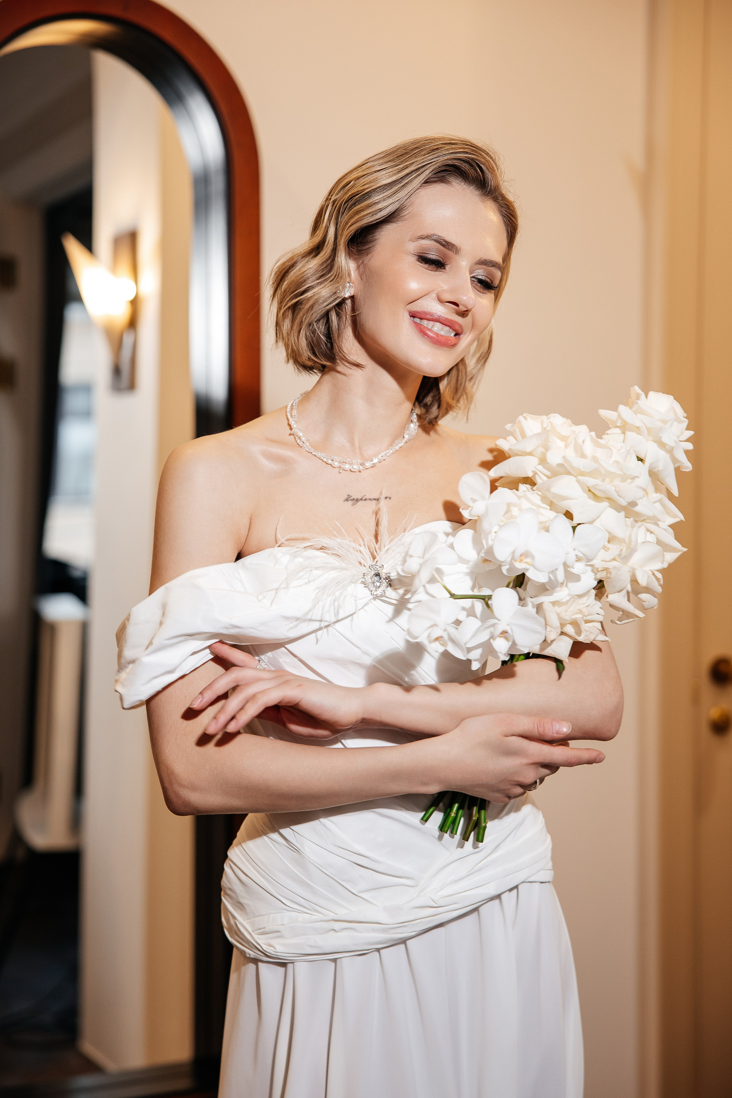 Утро жениха и невесты в отеле. Свадебный и семейный фотограф в Москве Красинская Мария