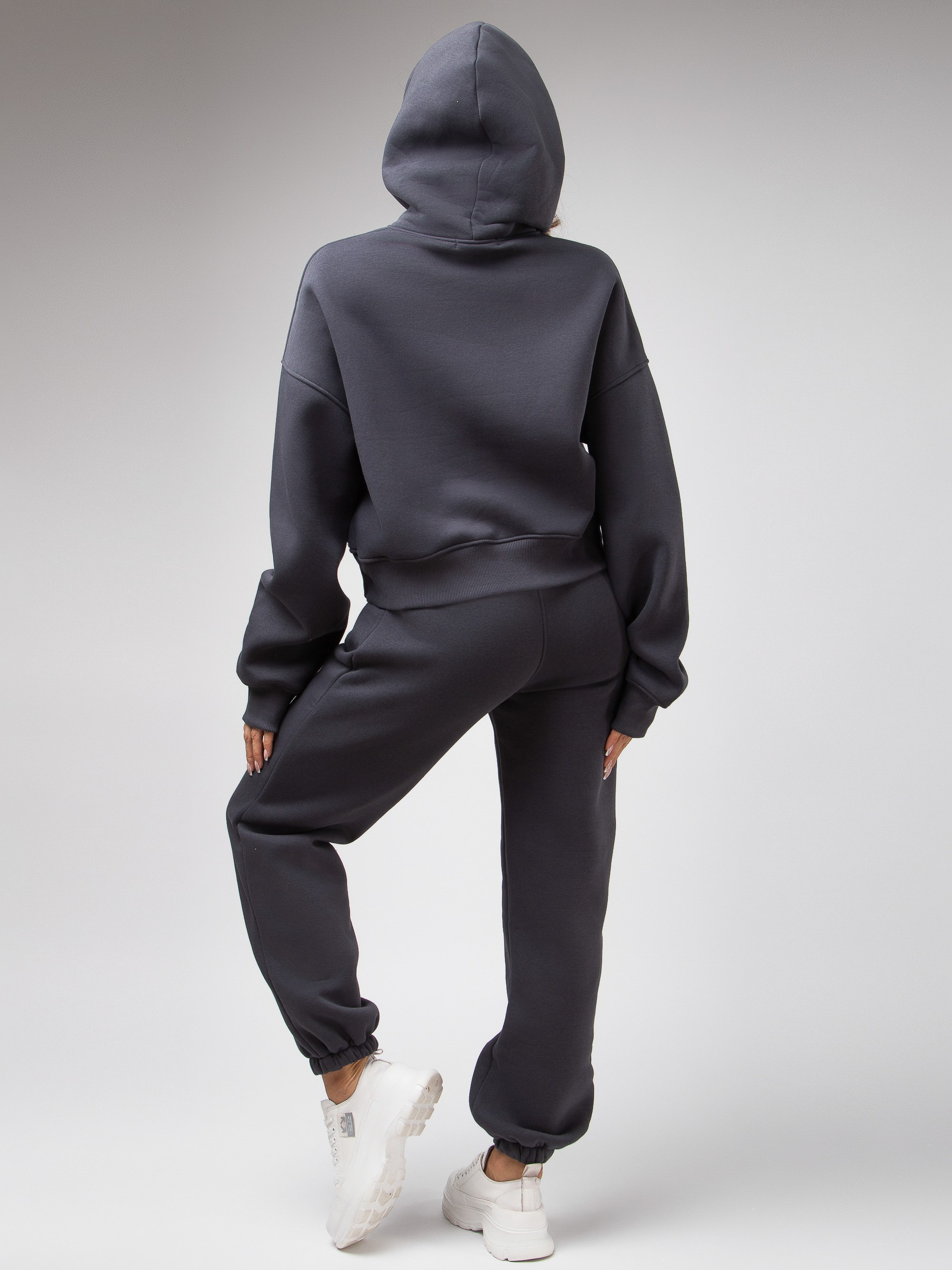 Съемка спортивного костюма на модели