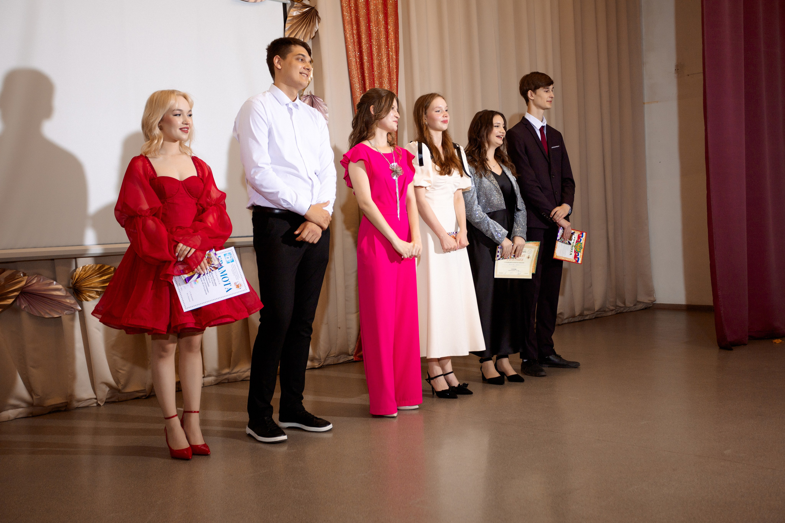 ВРУЧЕНИЕ АТТЕСТАТОВ: Пример. Все фото. Профессиональный фотограф в Ижевске Леша Петров