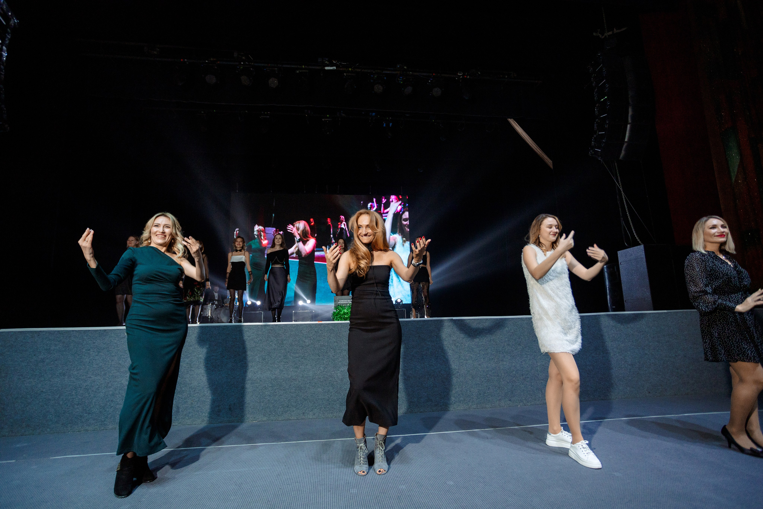 РЕПОРТАЖ: НОВЫЙ ГОД В ДК МЕТАЛЛУРГ. Профессиональный фотограф в Ижевске Леша Петров