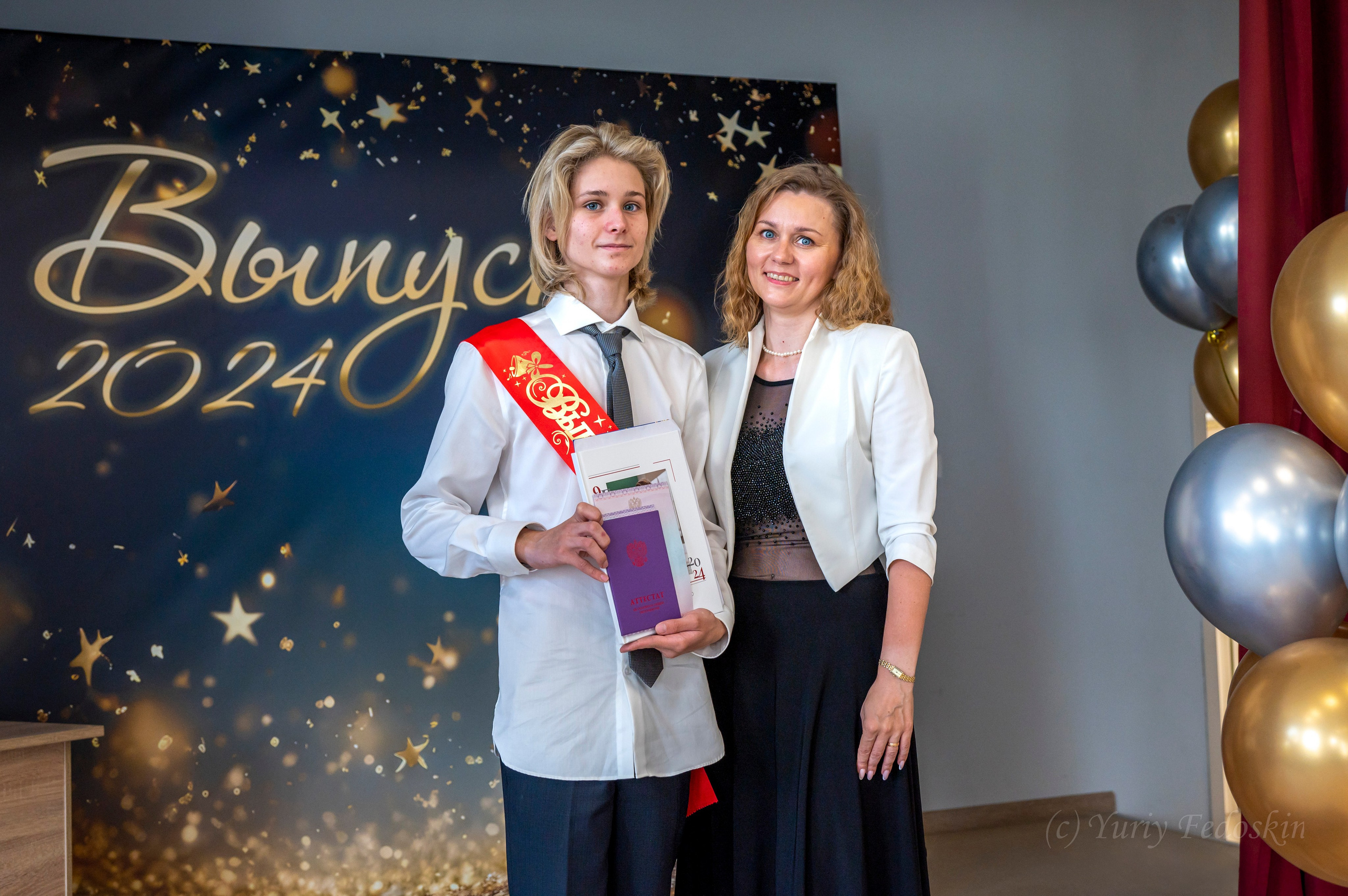 Репортаж о выпускном 9 классов в школе № 7 города Королёва, 26.06.24г. Профессиональный фотограф интерьеров в Москве Юрий Федоскин