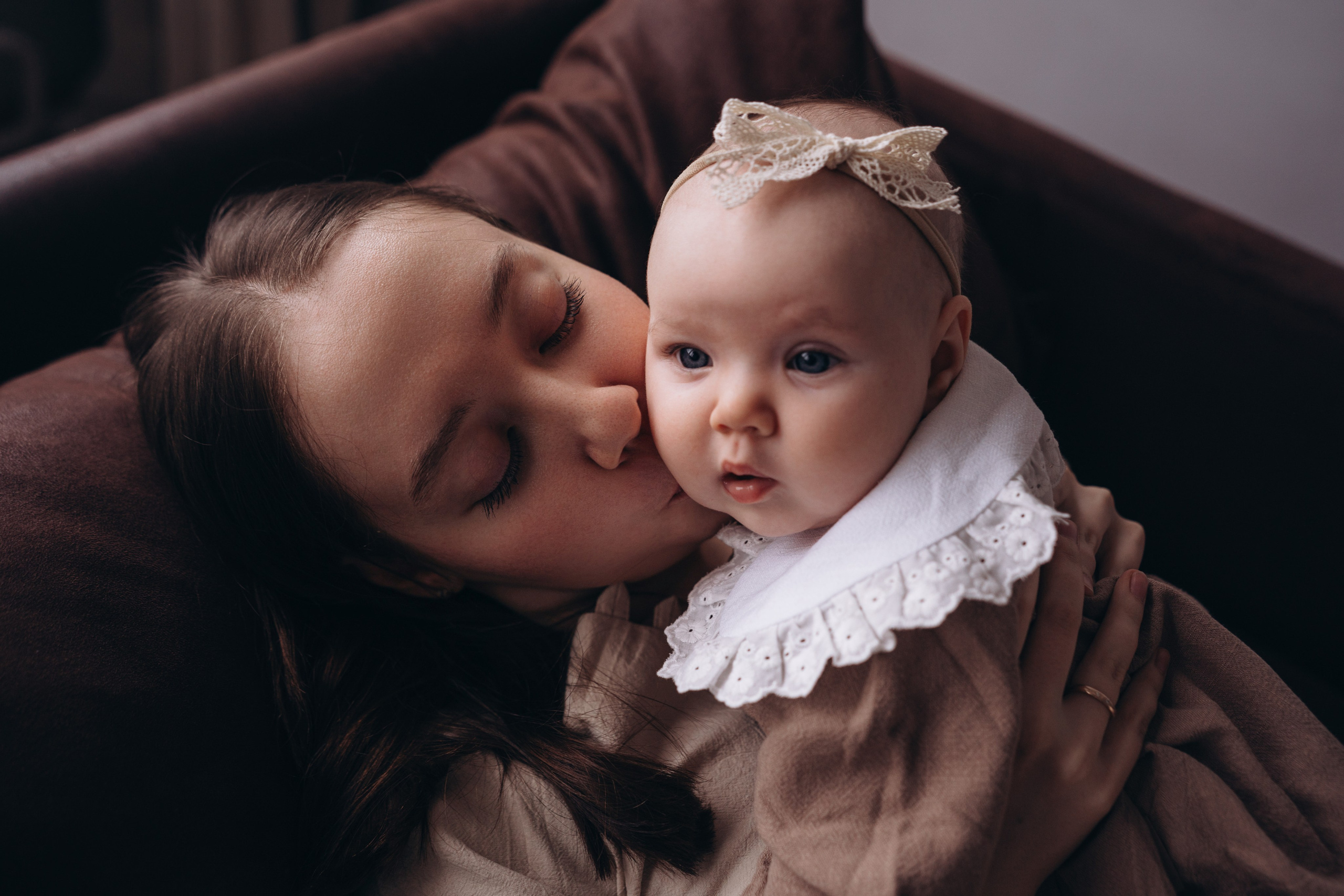 Фотодень Мамы 2026. Фотограф Новорожденных в Москве. Семейные истории в стиле LIFE