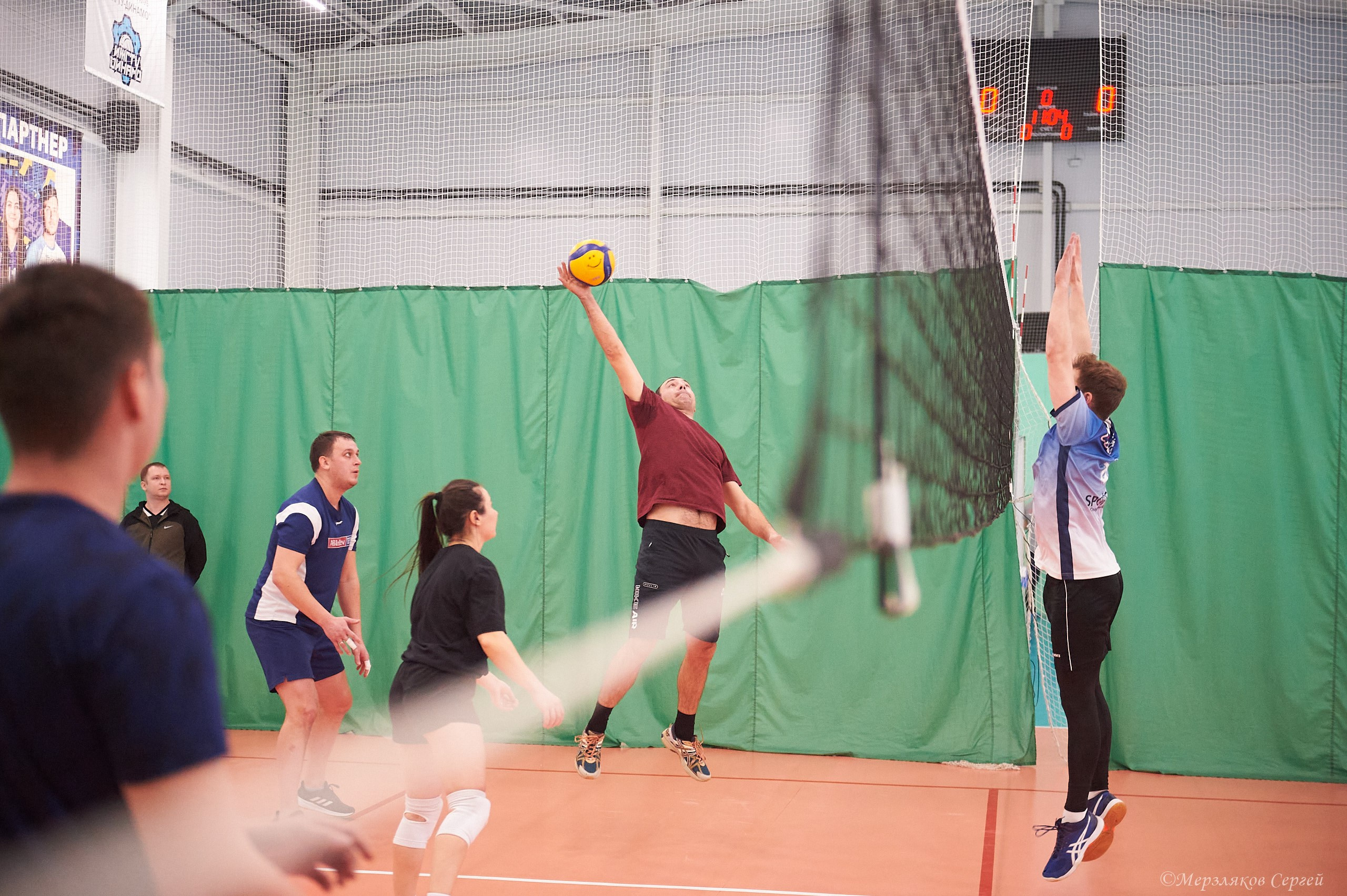 Новогодний волейбольный турнир. Ижевск. 16.12.23. Спортивный репортажный фотограф в Ижевске Сергей Мерзляков