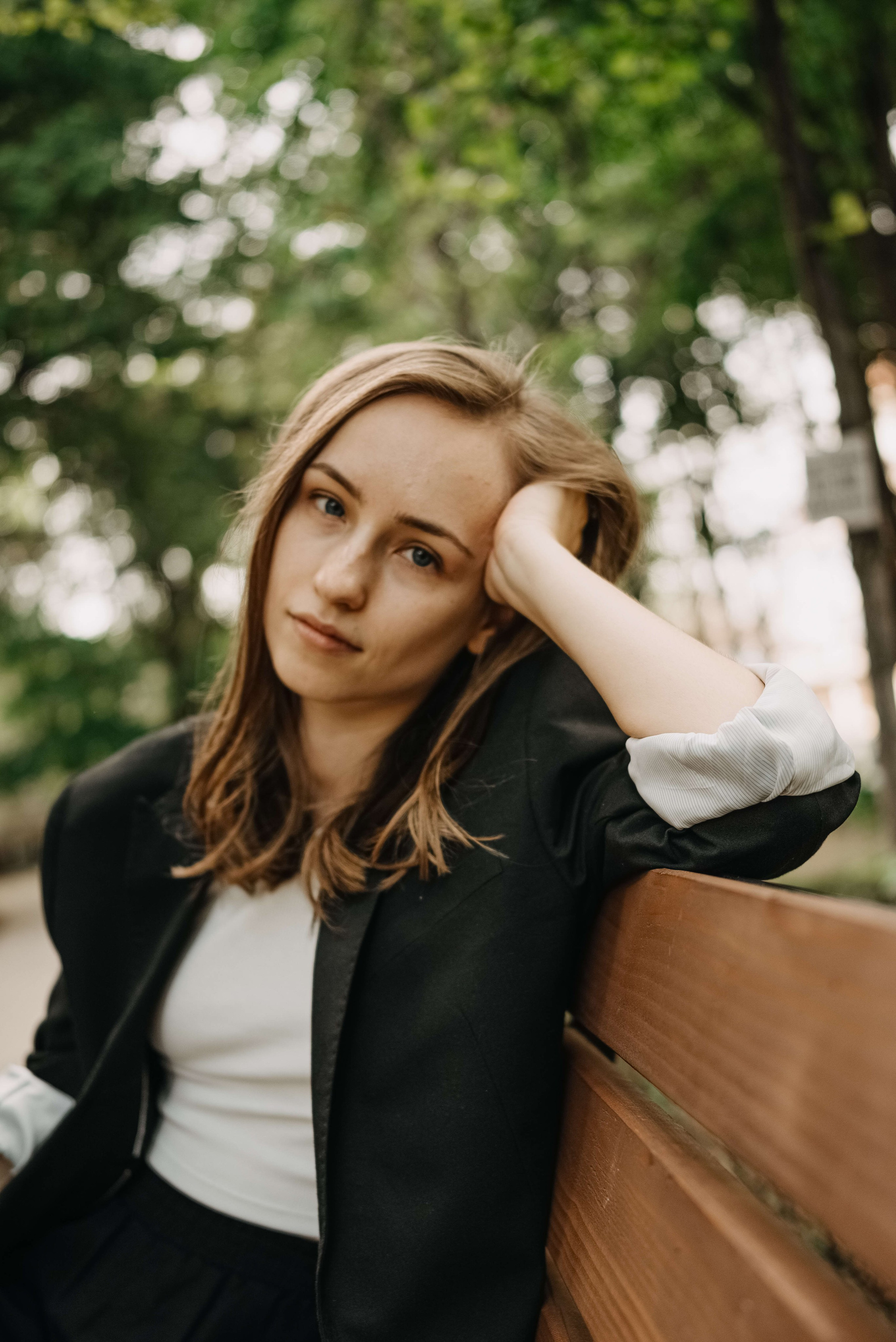 Контентная съемка художницы в городе. Портретный и свадебный фотограф в Тбилиси • xeniqo