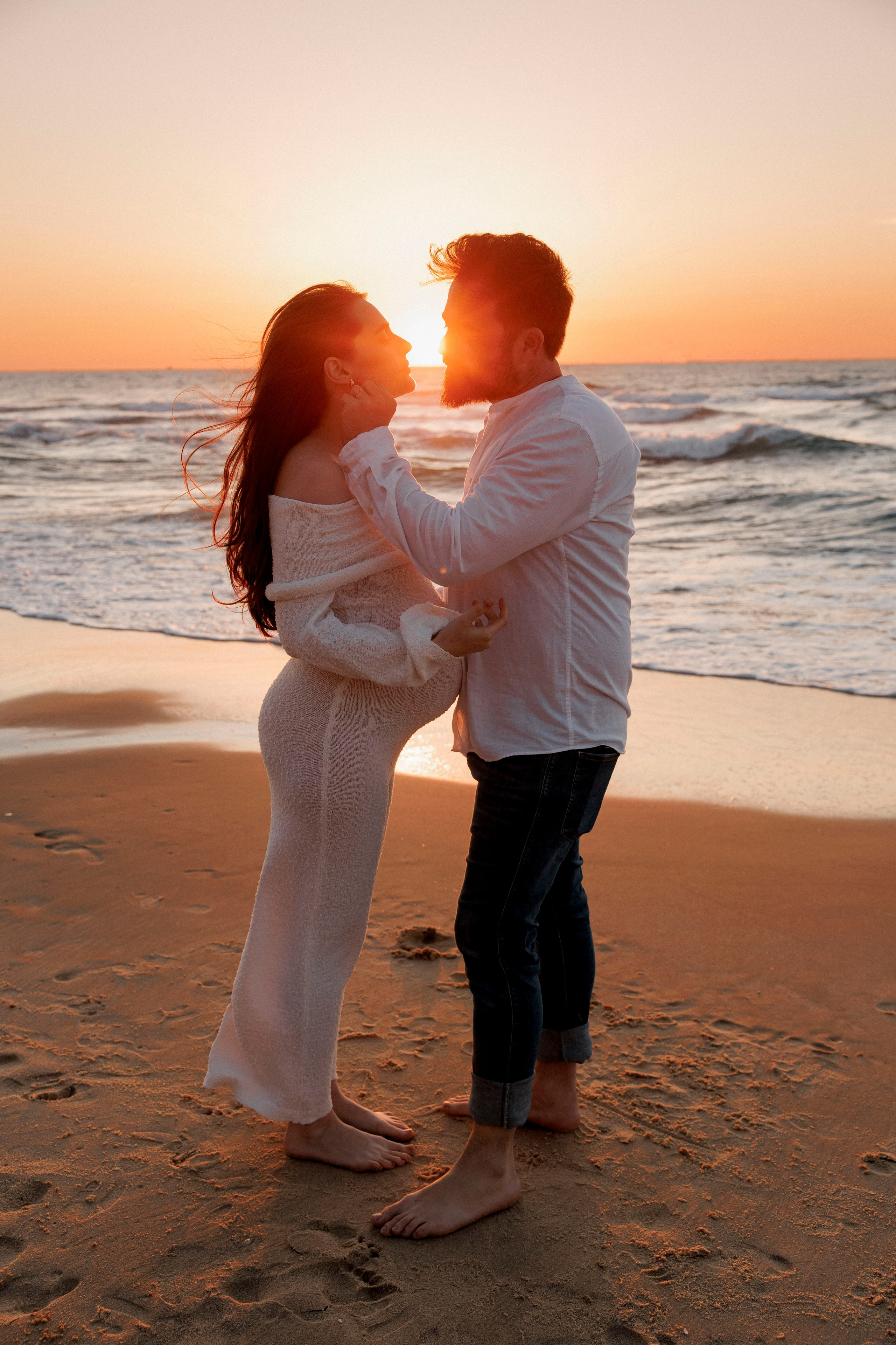 Pregnancy photoshoot (home/park/beach). Главная