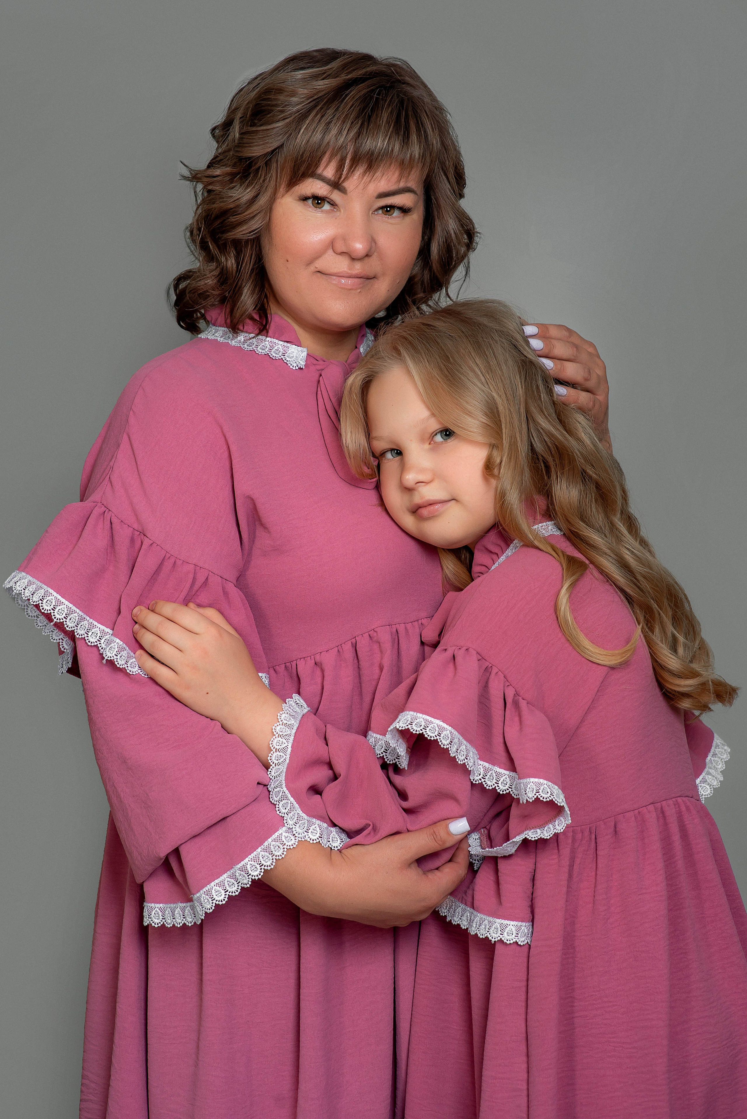 Галя и Поля — пионы 2024. Семейный и детский фотограф Наталья Горда