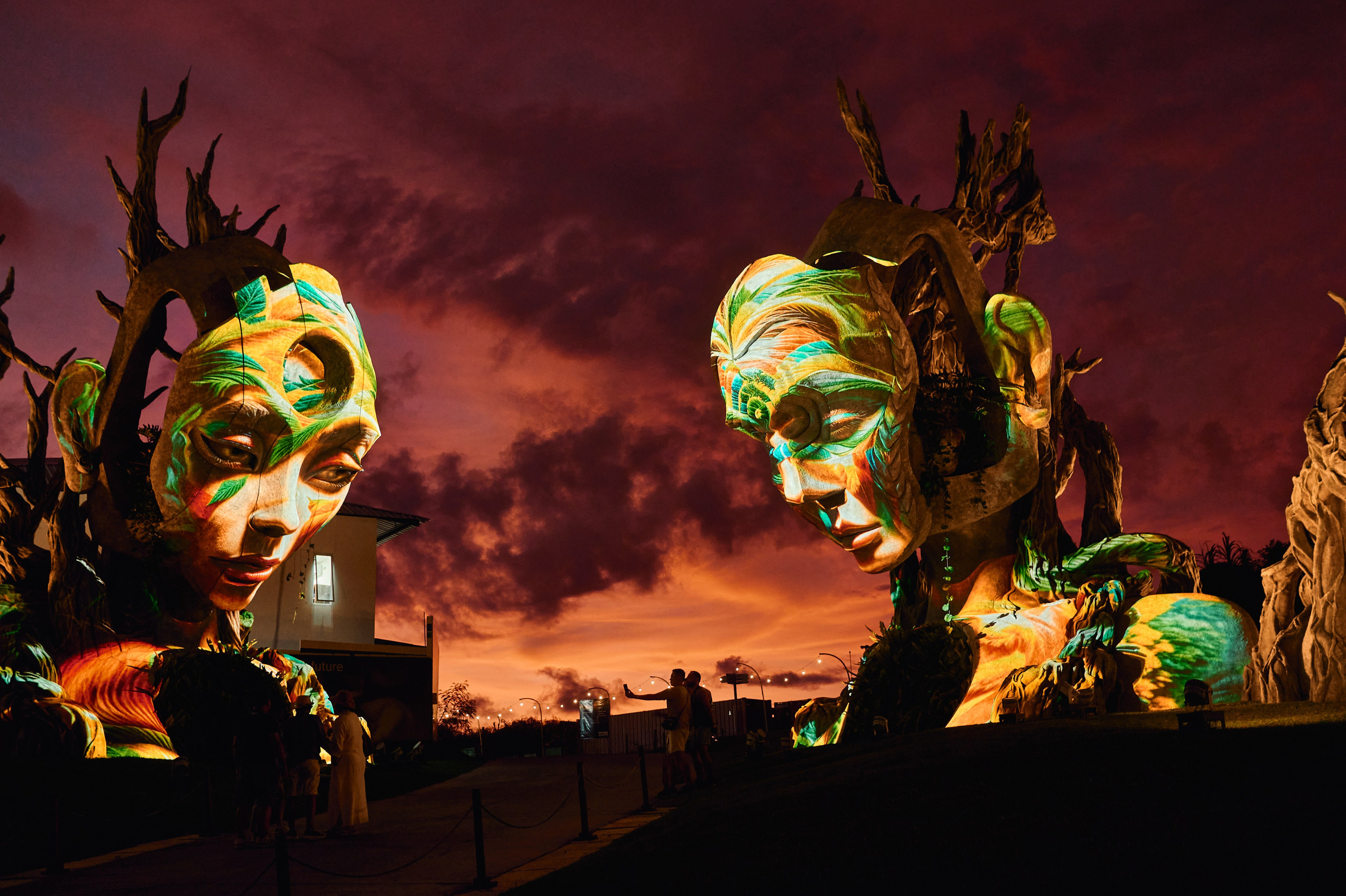 NuanuNight. See the moment and catche. commercial and reportage