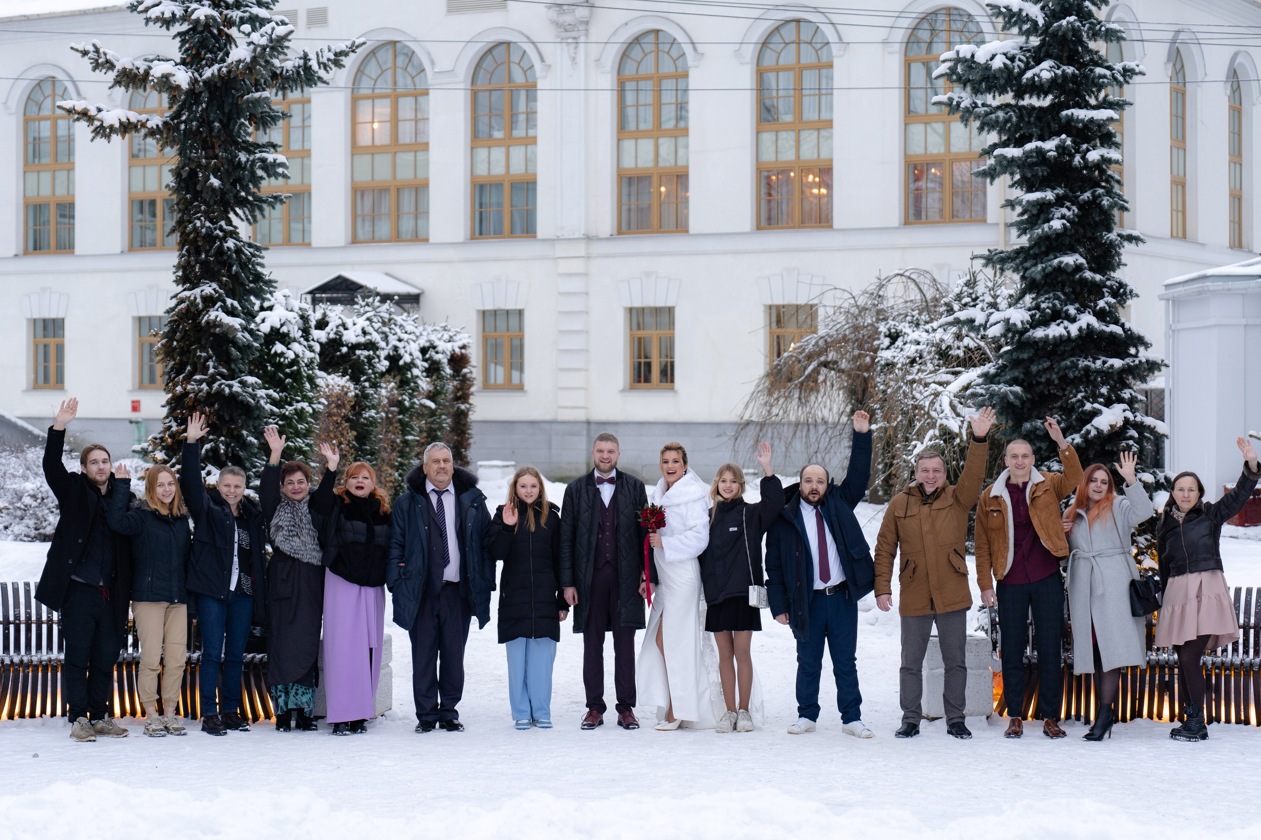 Свадебная фотосессия в ЗАГСе Петергофа. Свадебный фотограф Александр Невский в Санкт-Петербурге