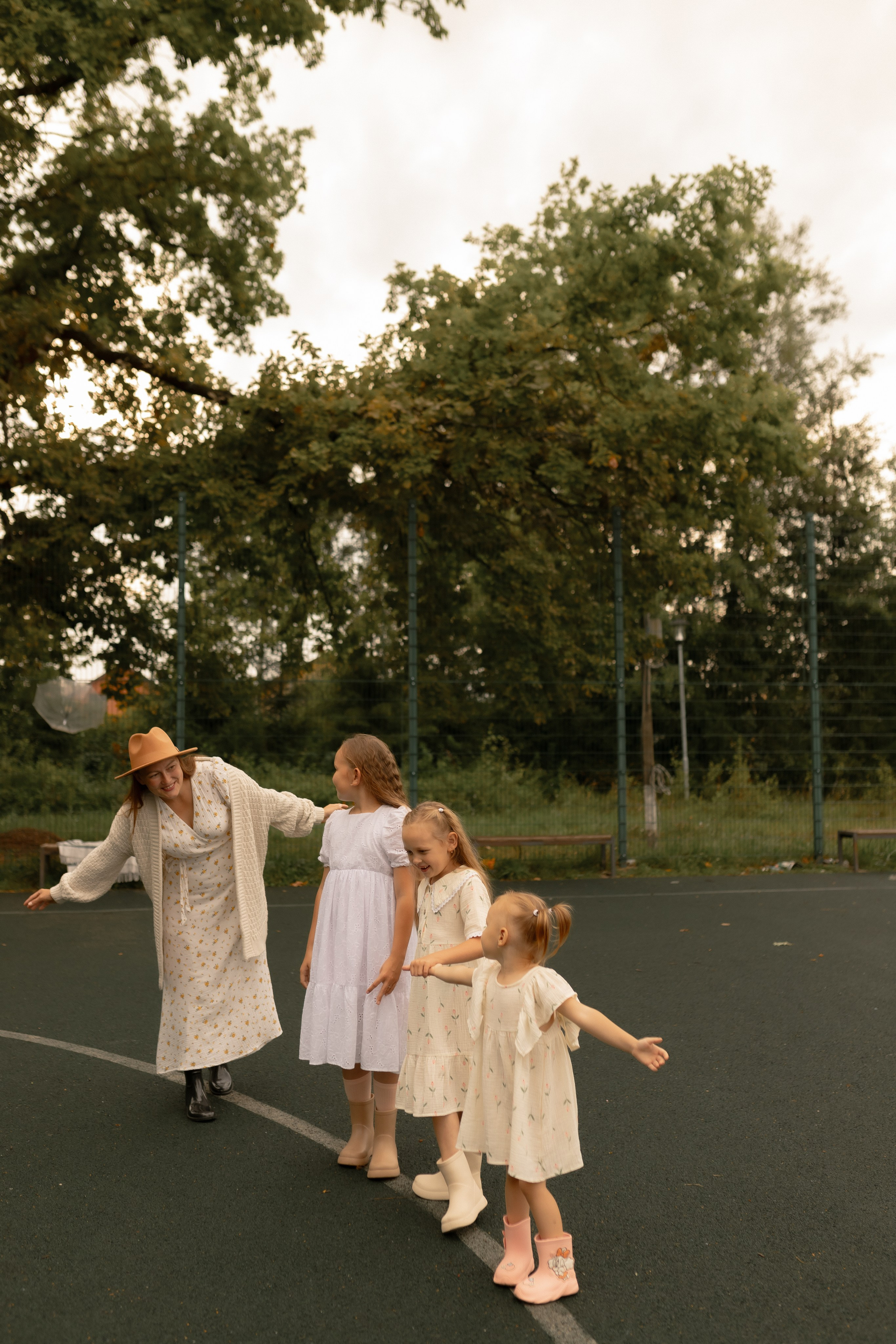 Мама Алина, Маша, Дина и Анечка. Фотограф Татьяна Семенова