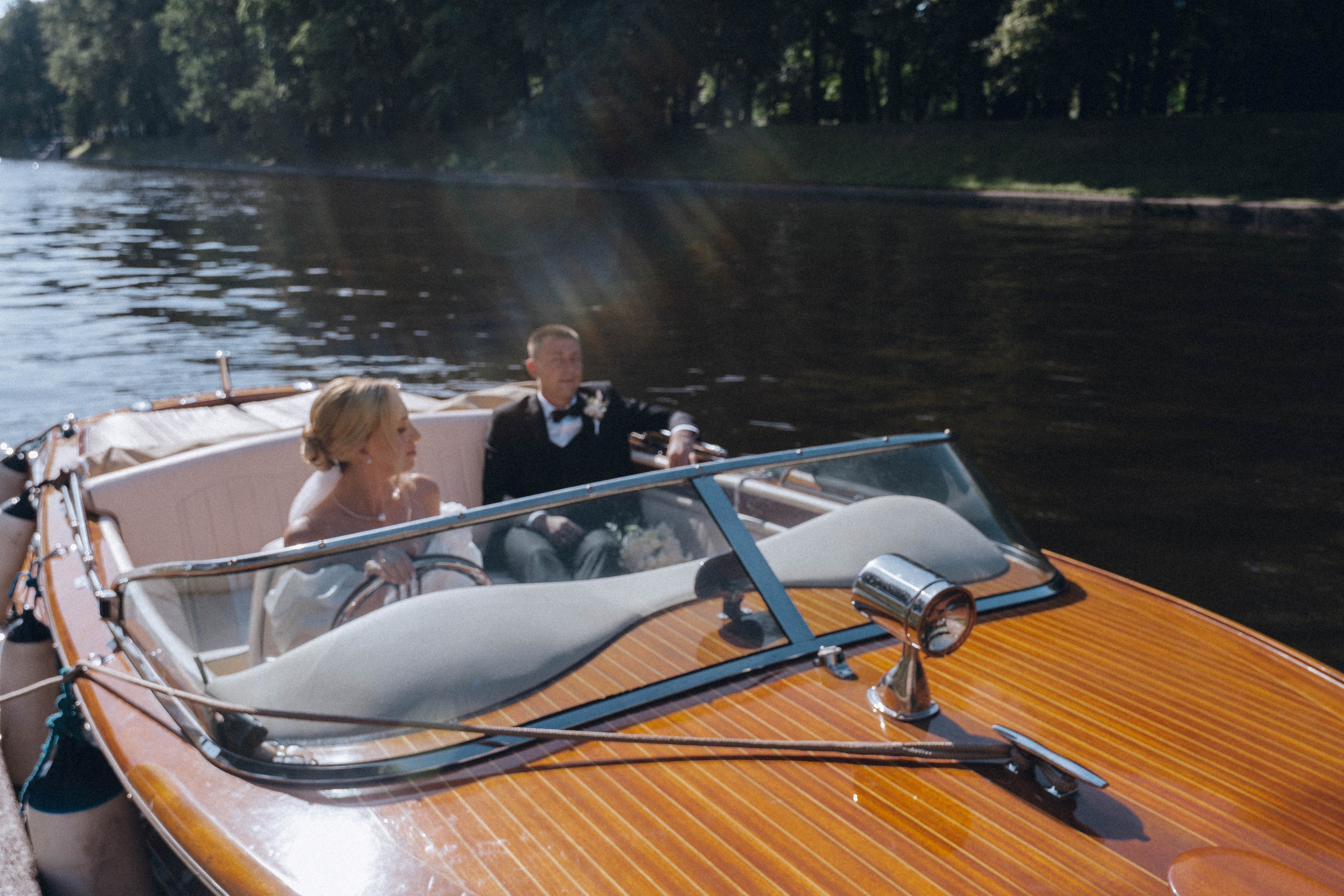 СВАДЕНБНАЯ СЬЕМКА НА КАТЕРЕ ПО КАНАЛАМ САНКТ-ПЕТЕРБУРГА И В АКВАТОРИИ НЕВЫ. Профессиональный фотограф, Санкт-Петербург — Виктория Богомолова