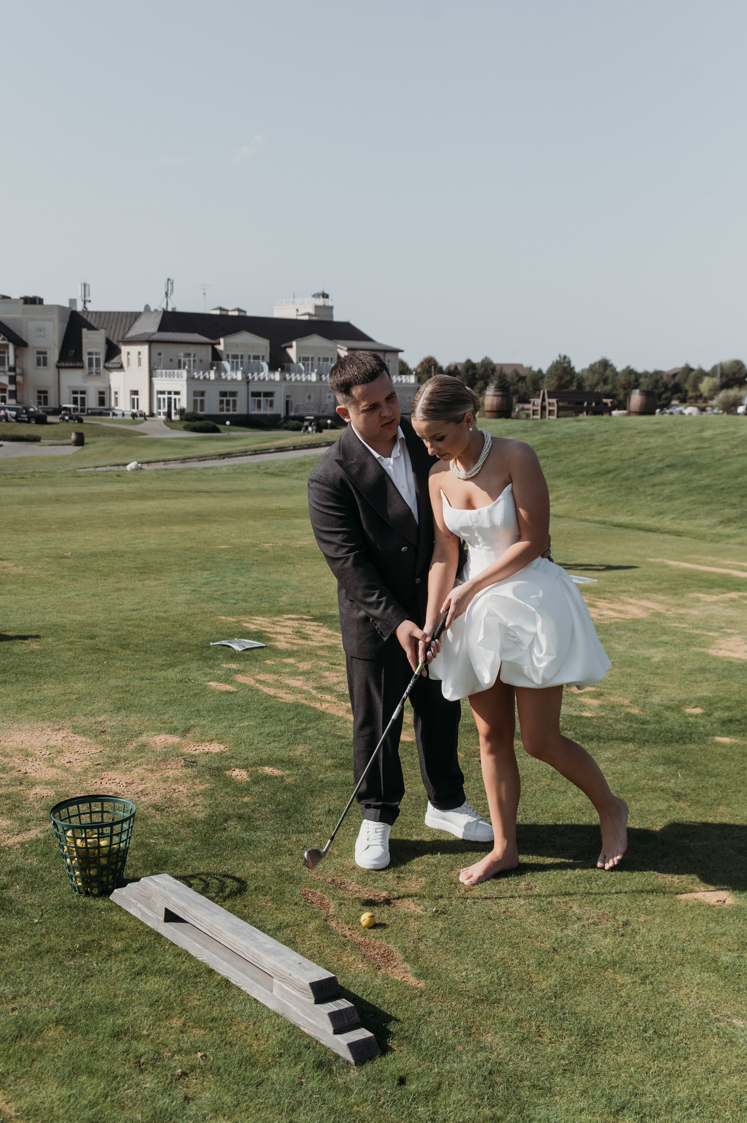 Свадебная фотосессия в Завидово гольф поле с утром невесты и красивым свадебным банкетом. Свадебный фотограф в Твери, Москве и Санкт-Петербурге Денисова Екатерина