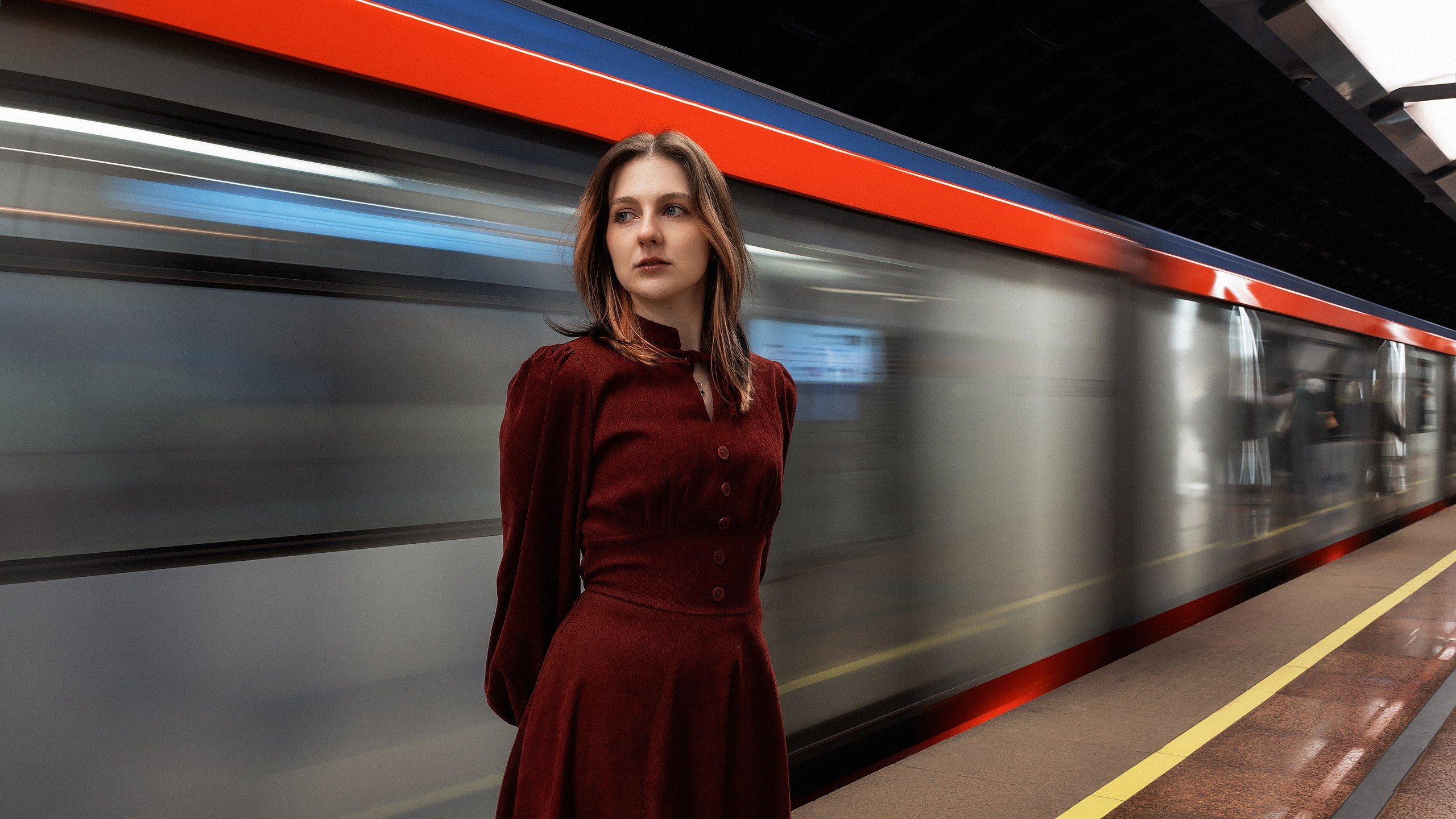 Варя, метро. Фотограф Никита Локтионов Москва