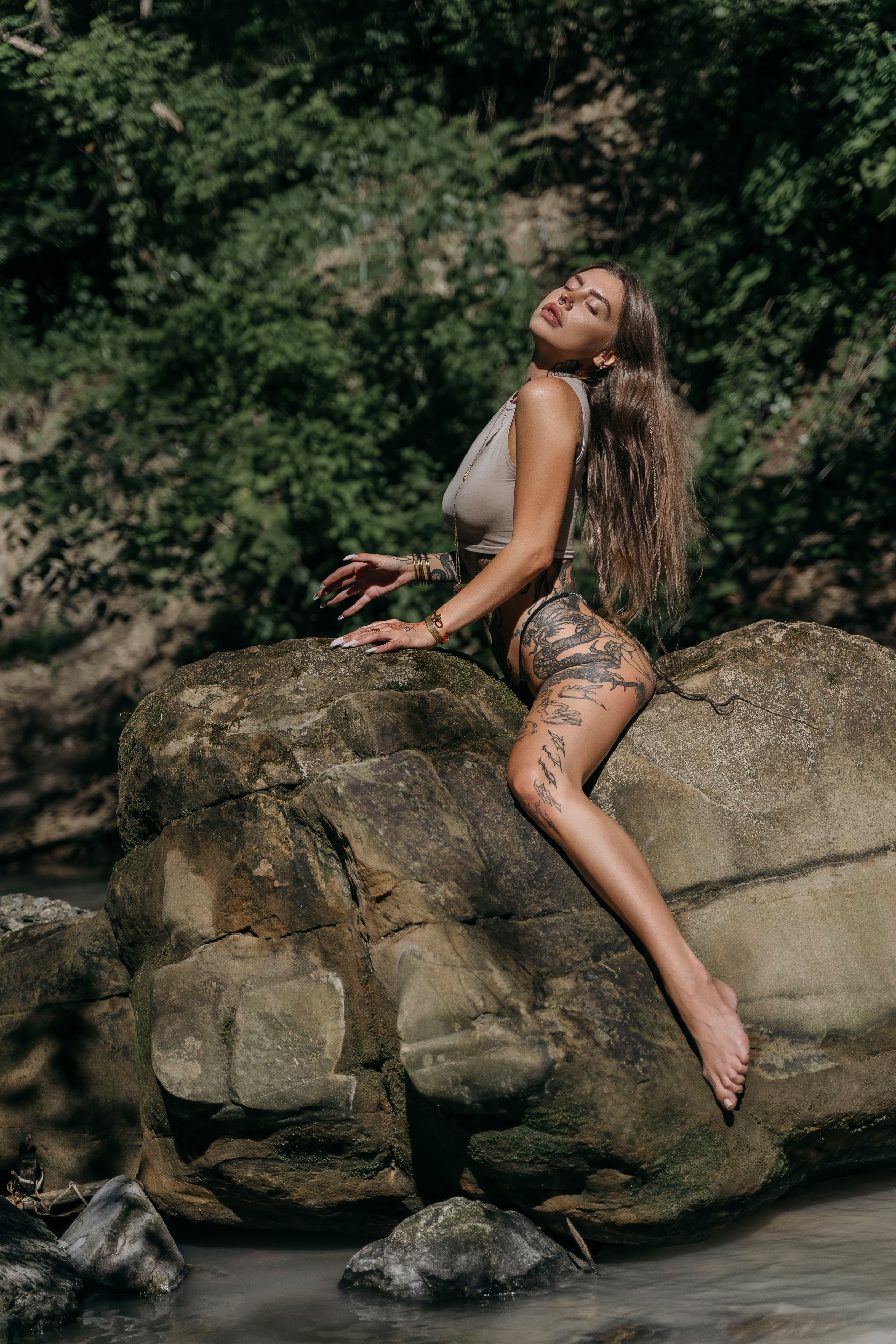 Фотосессия девушки на реке. ФОТОГРАФ OXANA OXX