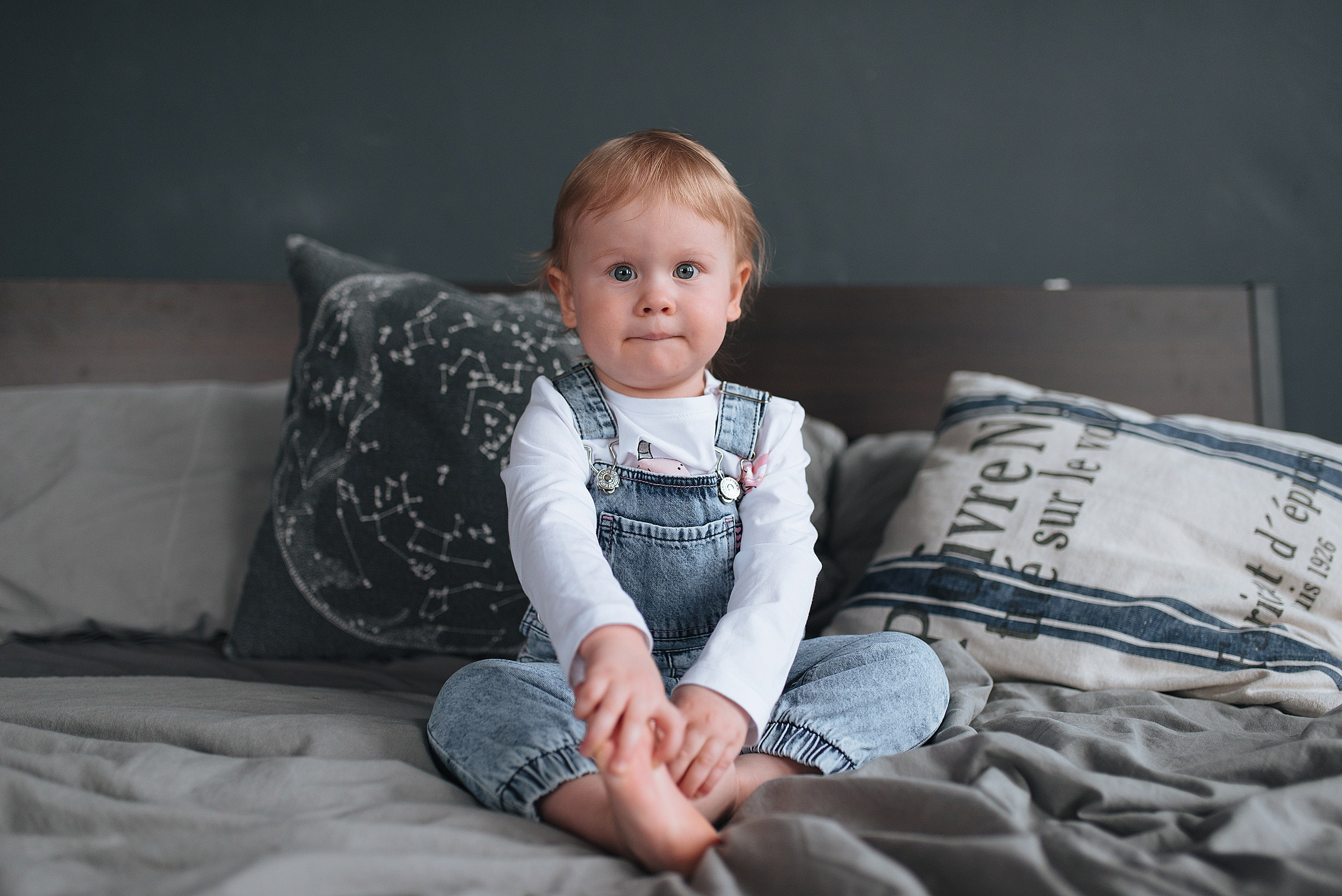 Уютные и теплые семейные фотографии в фотостудии. Семейный фотограф Новосибирск Дарья Едапина. Фотограф Дарья Едапина Новосибирск