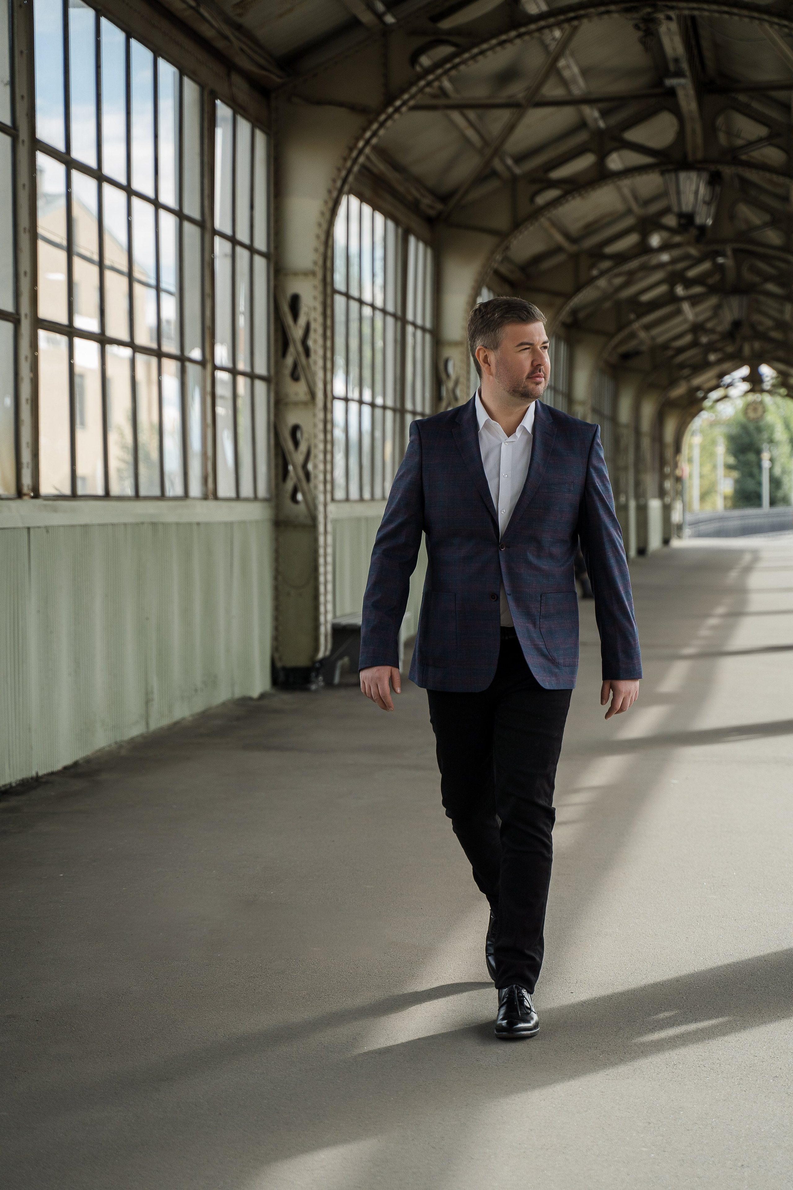 Свадебная фотосессия на Витебском вокзале. Свадебный и семейный фотограф в Пушкине и Санкт-Петербурге Мария Филиппова