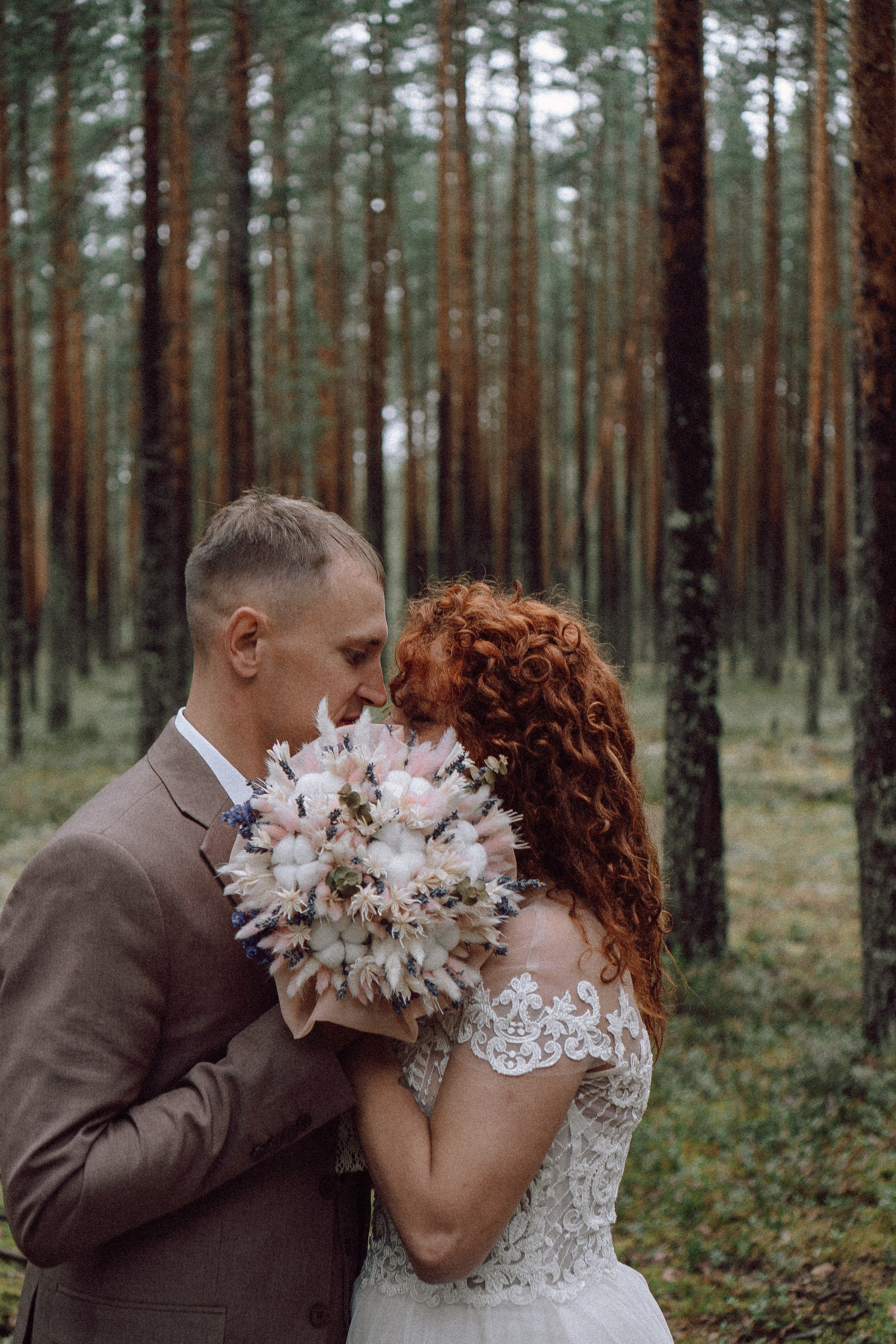 СВАДЕБНАЯ ФОТОСЕССИИЯ ПАРЫ В ГОРОДЕ ПРИОЗЕРСК В СОСНОВОМ ЛЕСУ И С ПИКАПОМ. Профессиональный фотограф, Санкт-Петербург — Виктория Богомолова