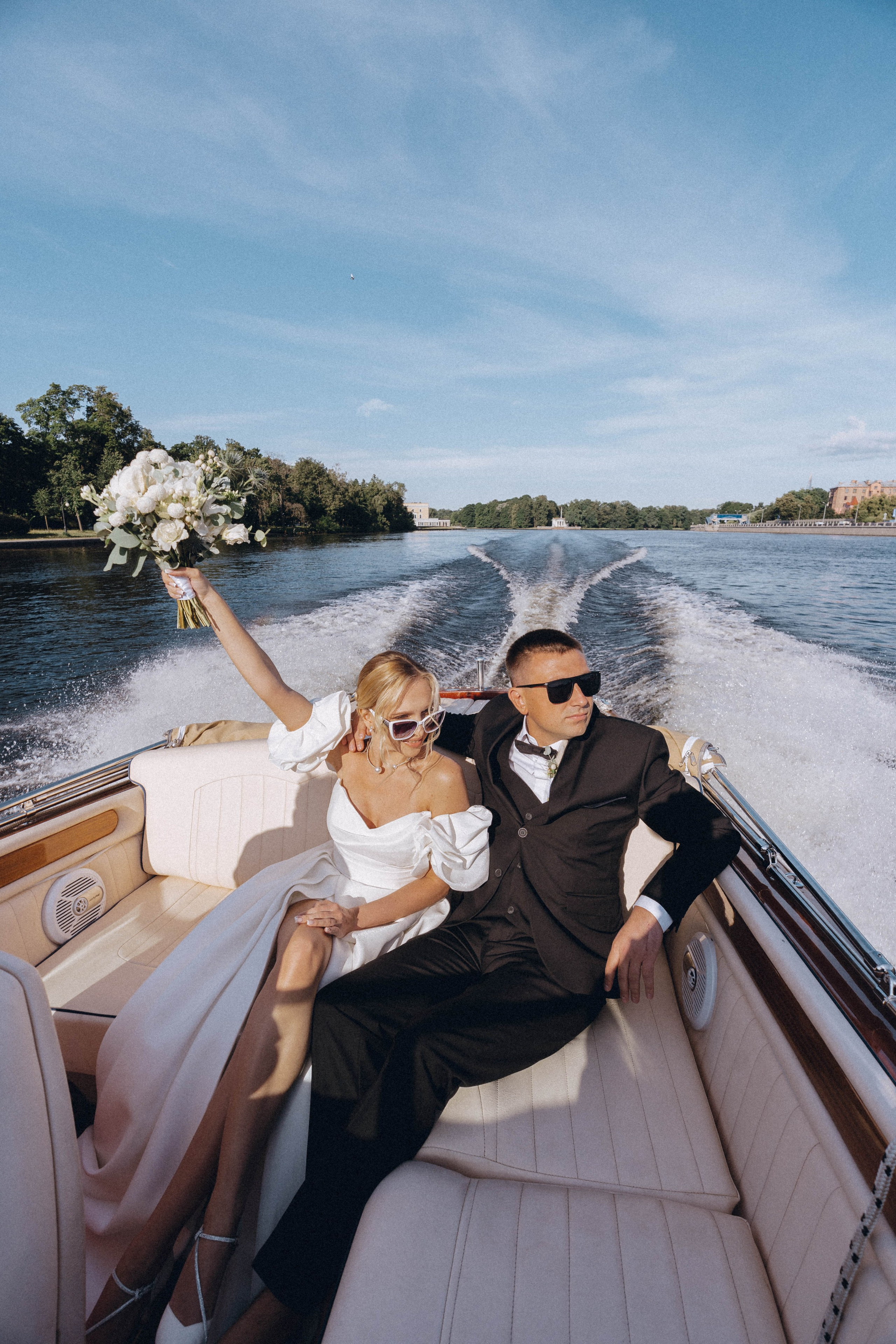 СВАДЕНБНАЯ СЬЕМКА НА КАТЕРЕ ПО КАНАЛАМ САНКТ-ПЕТЕРБУРГА И В АКВАТОРИИ НЕВЫ. Профессиональный фотограф, Санкт-Петербург — Виктория Богомолова