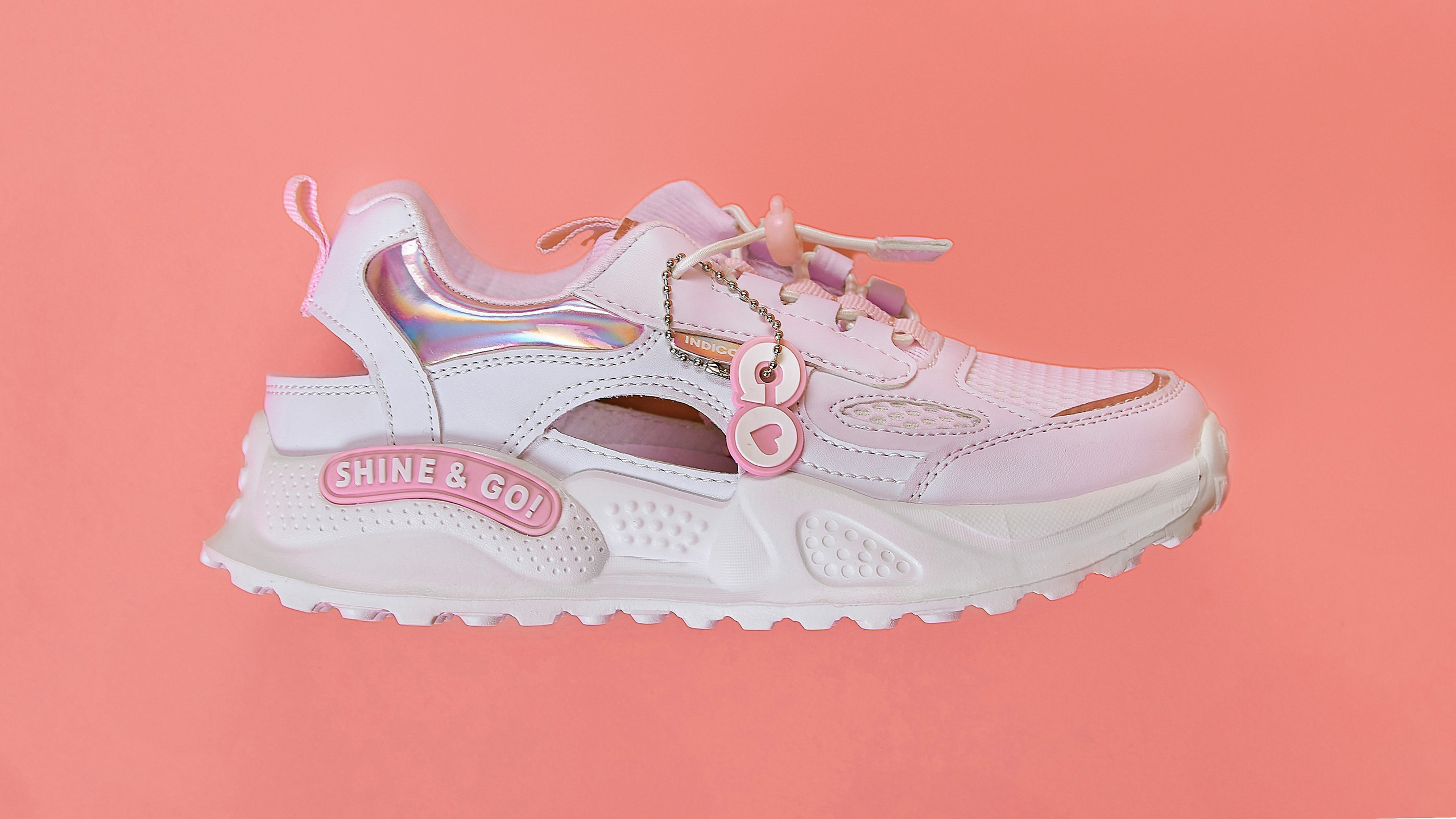 Детская обувь — Shnurki — На цветном фоне. Фотограф Яковлев Роман — Красноярск