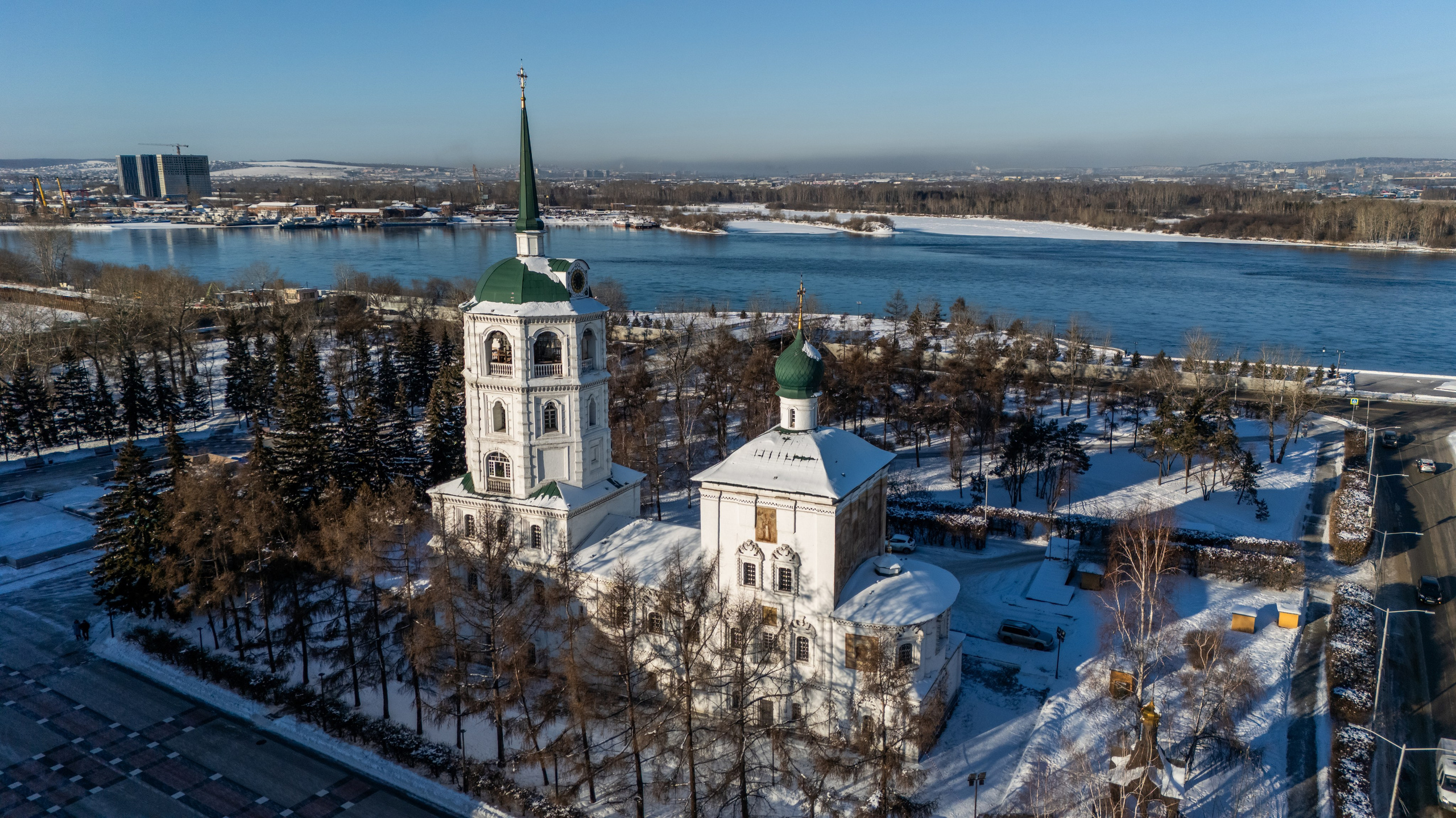 Архитектура города. Фотограф, видеограф и пилот дрона на Байкале