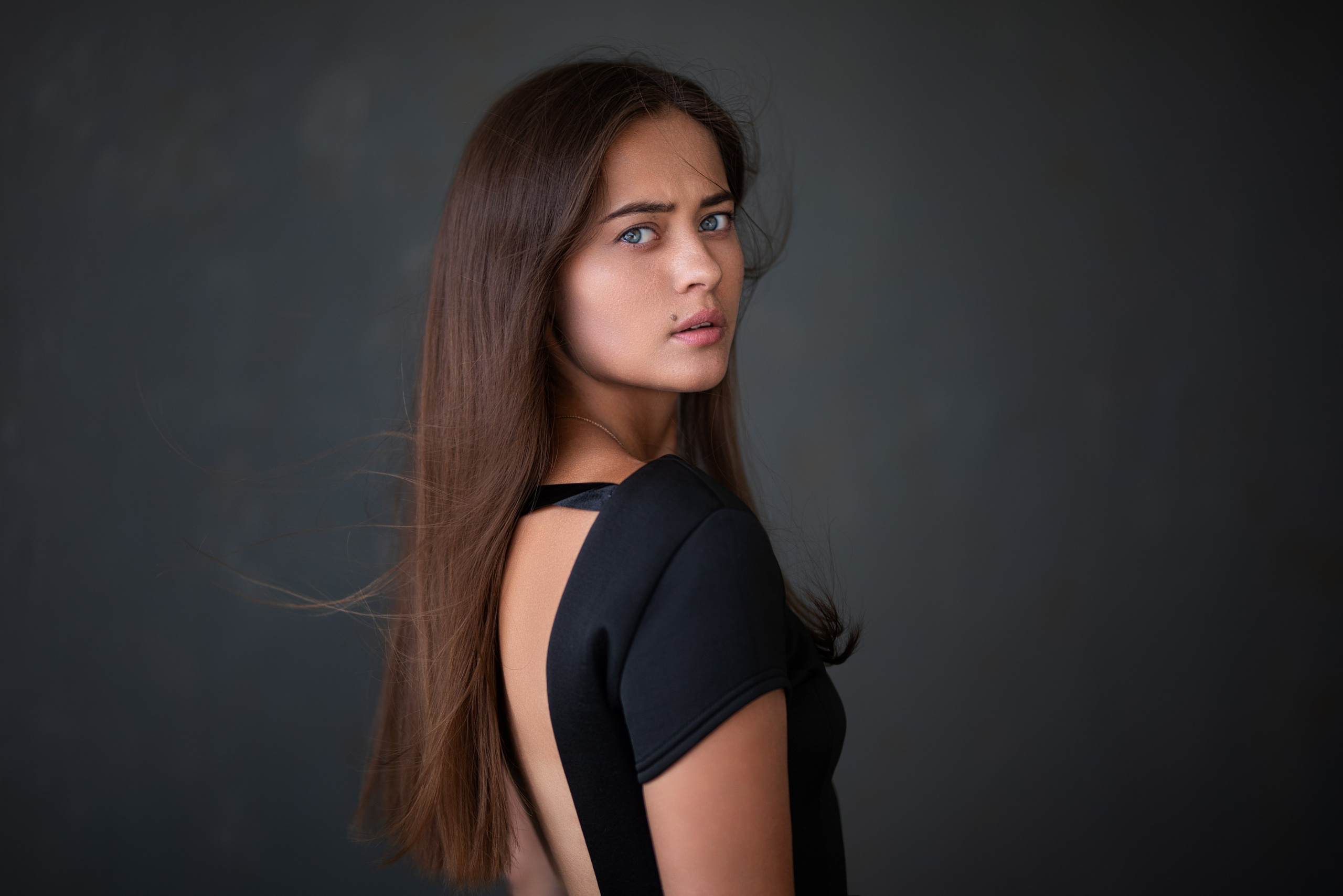 Съемка с Ольгой в студии с минимальным интерьером в формате для «себя»