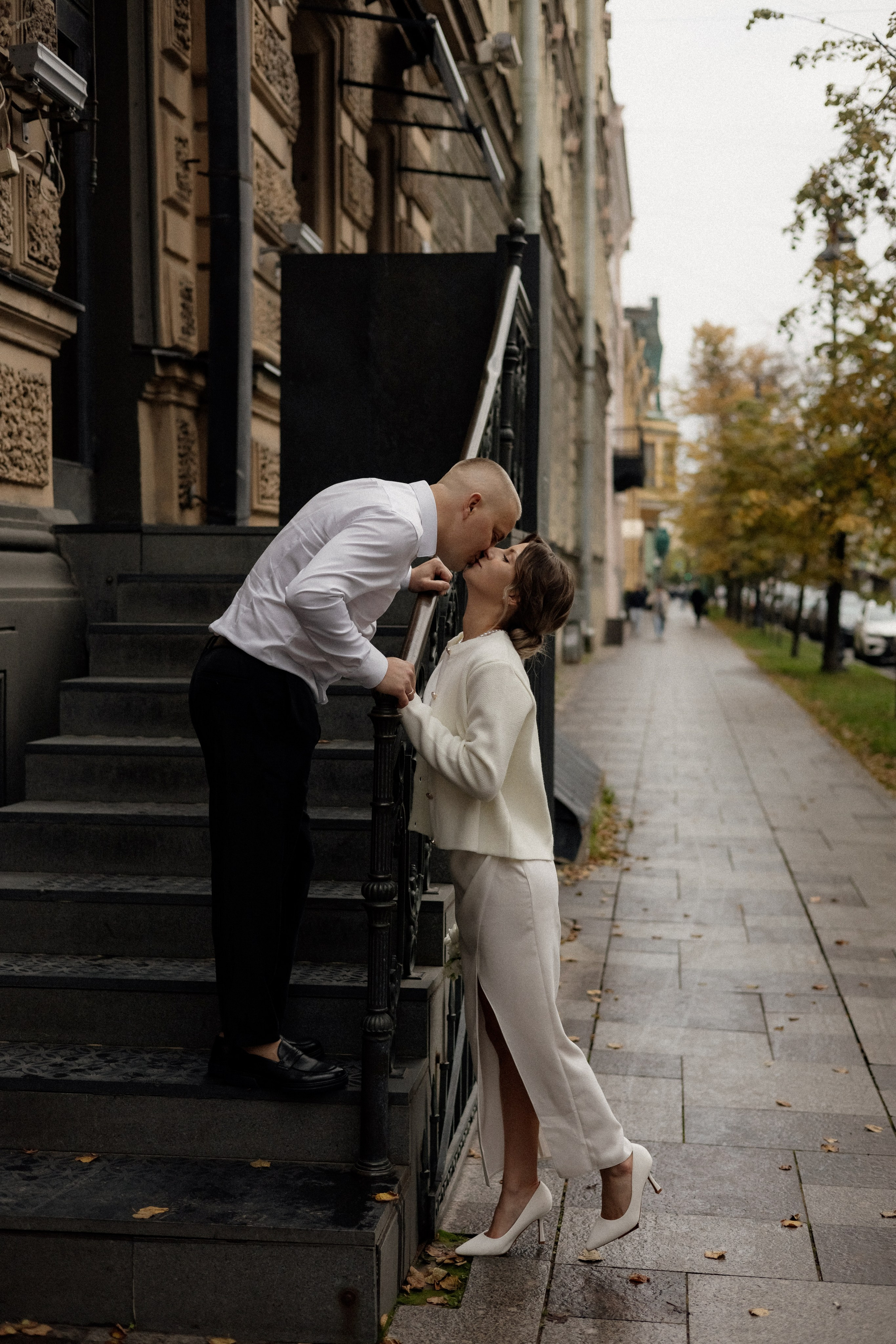 Свадебная прогулка у Исаакия. Свадебный фотограф в Санкт-Петербурге Ксения Кобышева