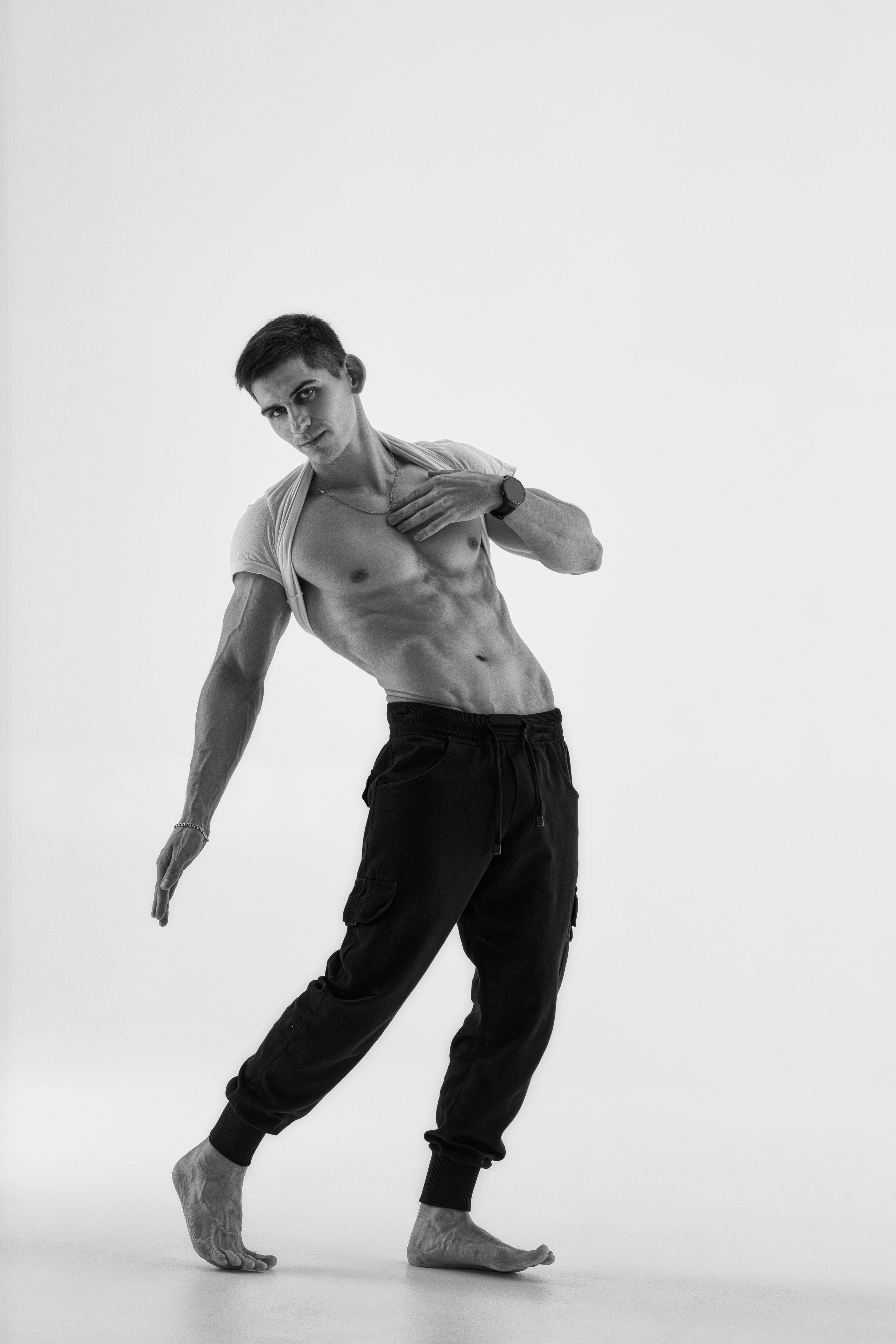 Съемка с Владом на циклораме с импульсным светом для себя и контента. Дмитрий Шульгин, портретный фотограф в Воронеже