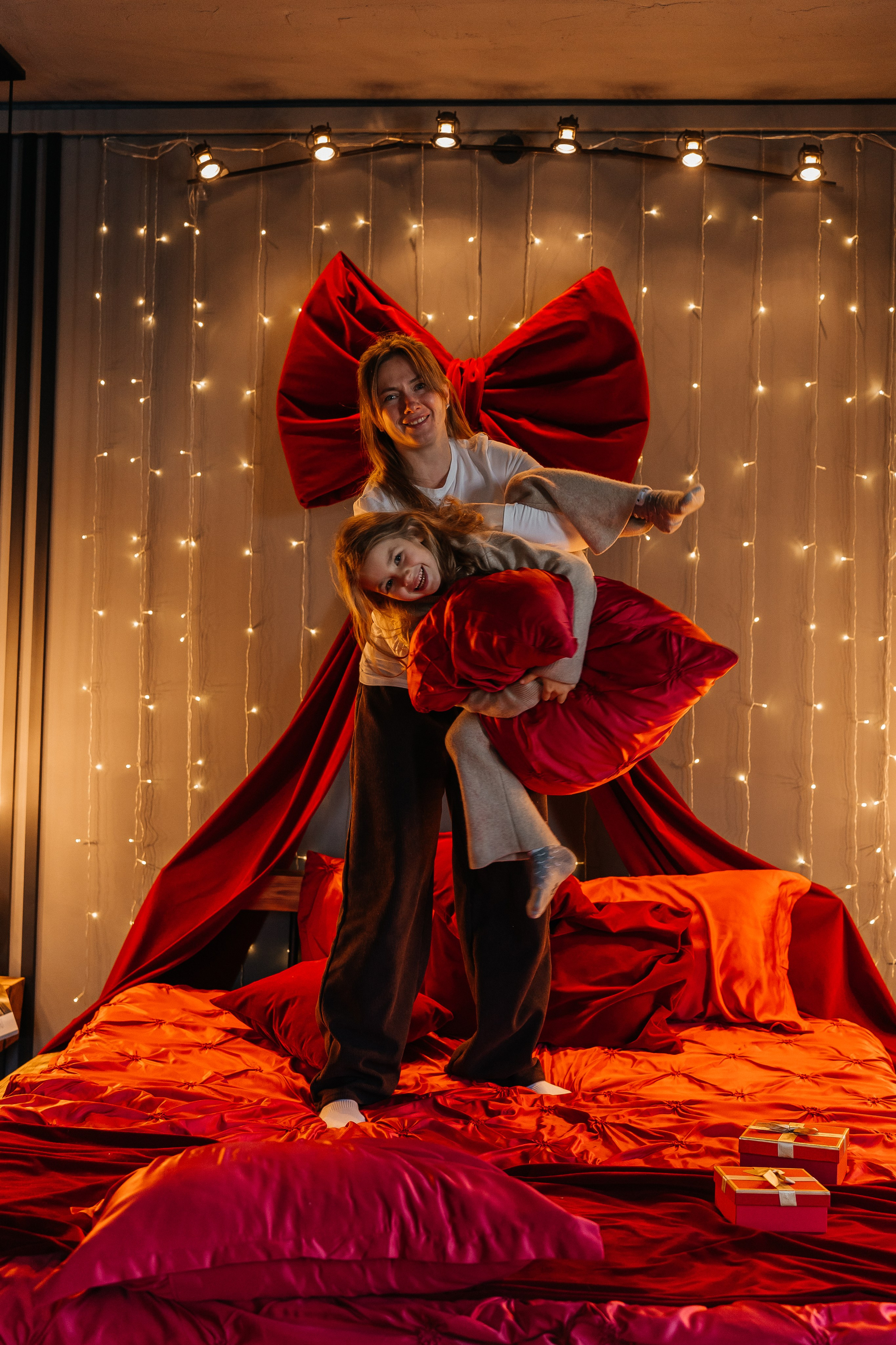 Мама с дочкой. Для тех, кто не ждёт удачи, а создаёт её. Каждая фотосессия — это твой момент, твой стиль, твой успех. 📸