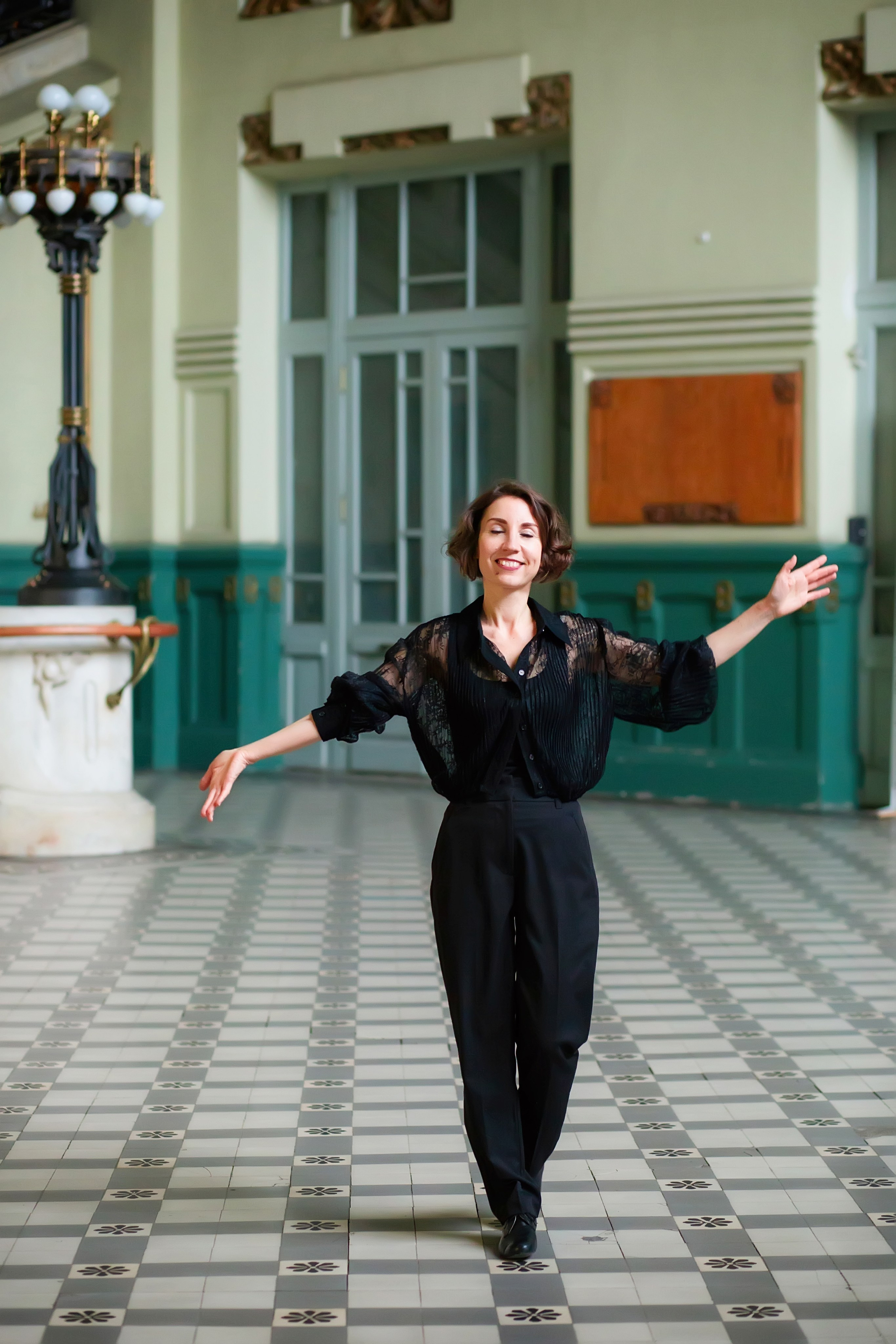 Фотосессия на Витебском вокзале в Санкт-Петербурге. Портретные фотосессии, контент-съемки, репортаж