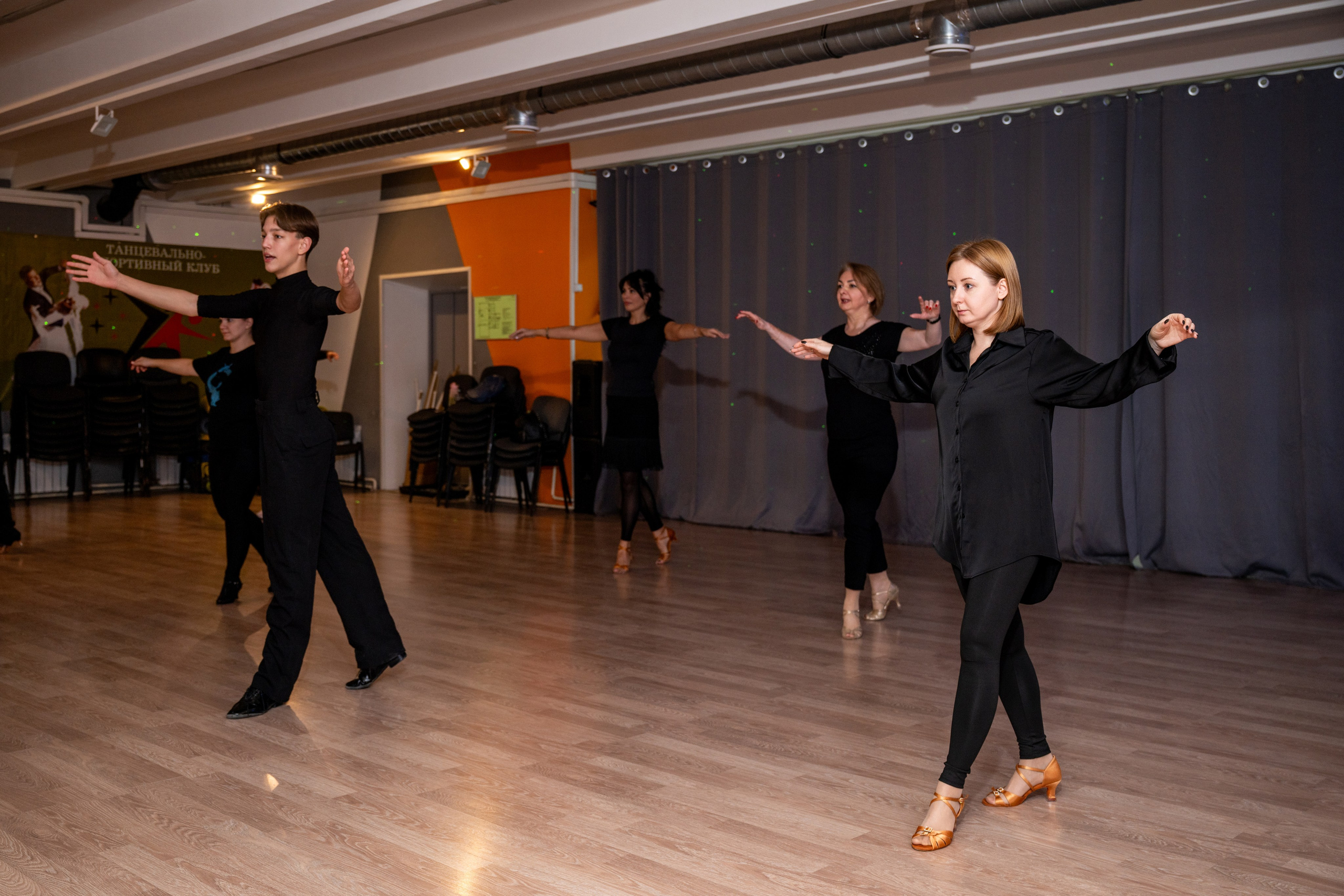 Взрослая группа латины. КонТакт — спортивные бальные танцы в Москве