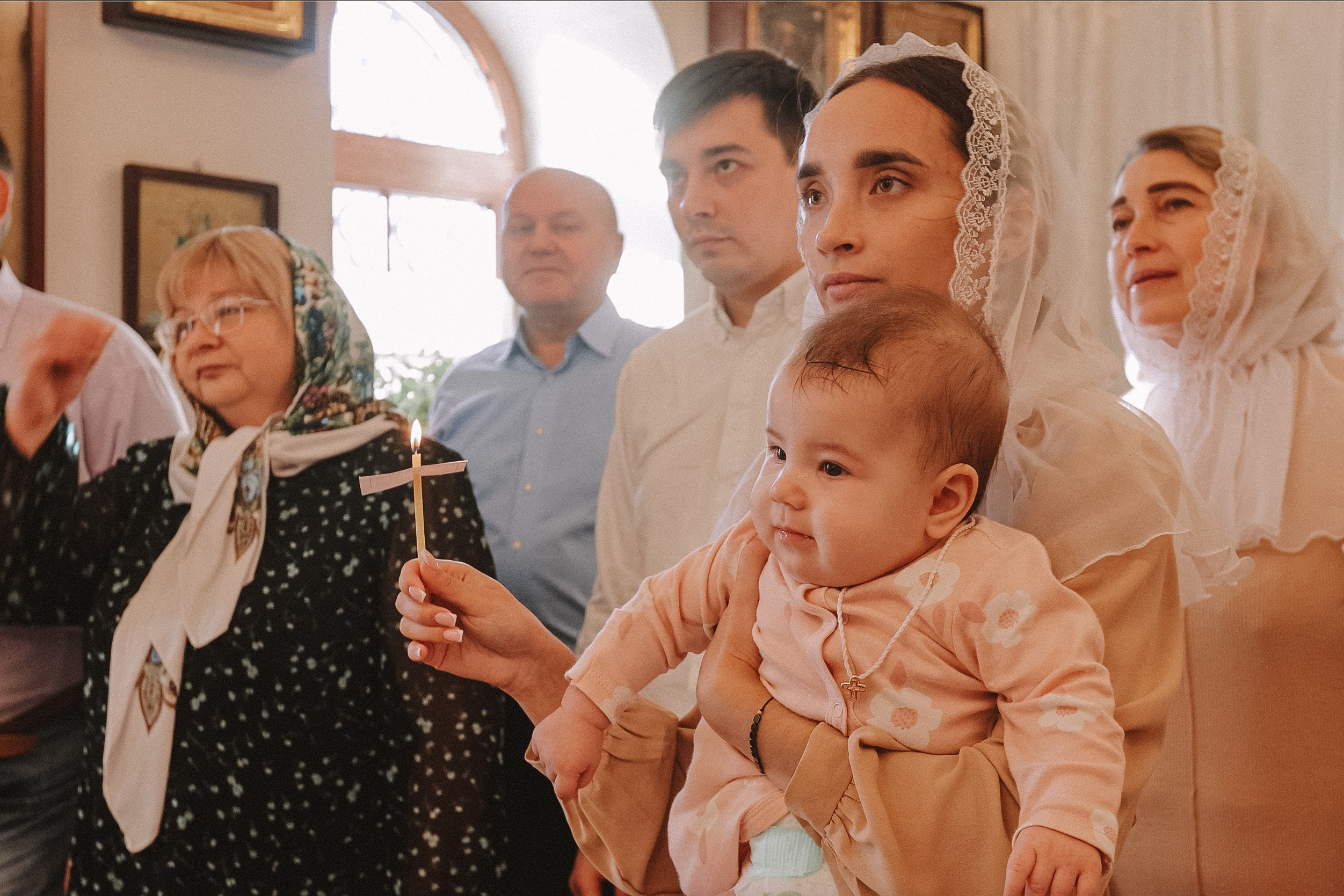 Крещение круглая церковь. Семейный фотограф Тюмень, фотограф на роды Салмина Мария