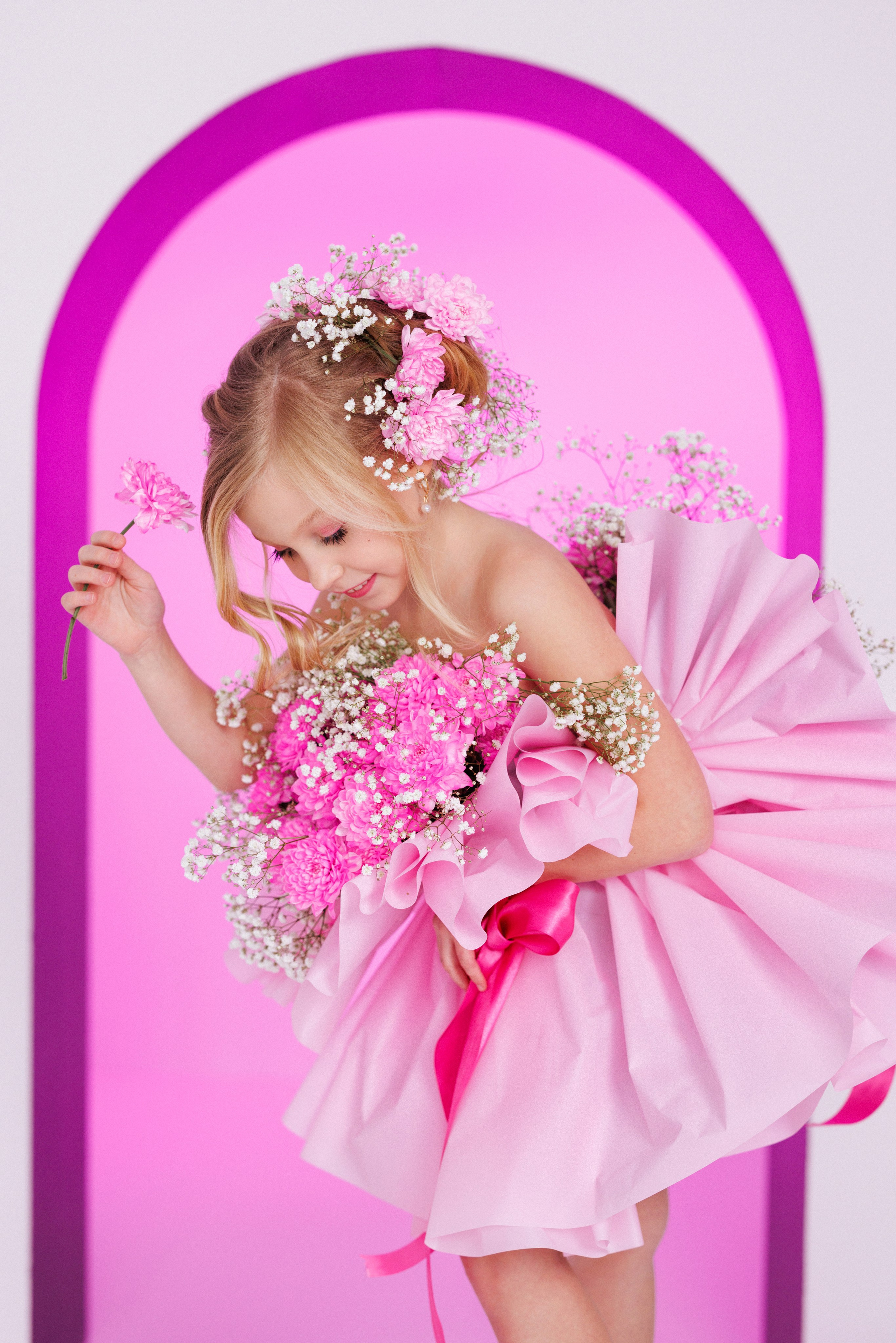 Фотосессия для девочек в форме букета с живыми цветами. Семейный и детский фотограф в Краснодаре Анна Трашкова