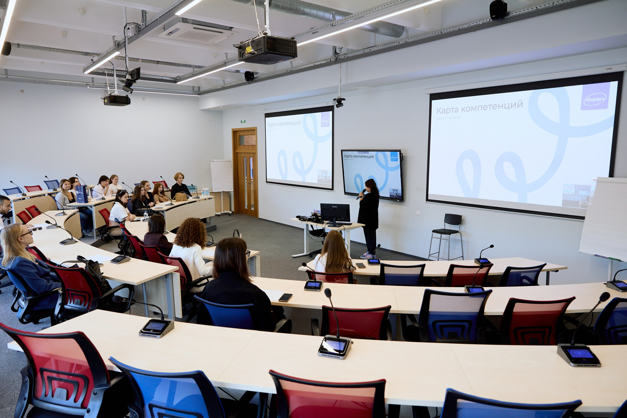 День знаний ВШБ 2025. Фотограф Иван Косарев