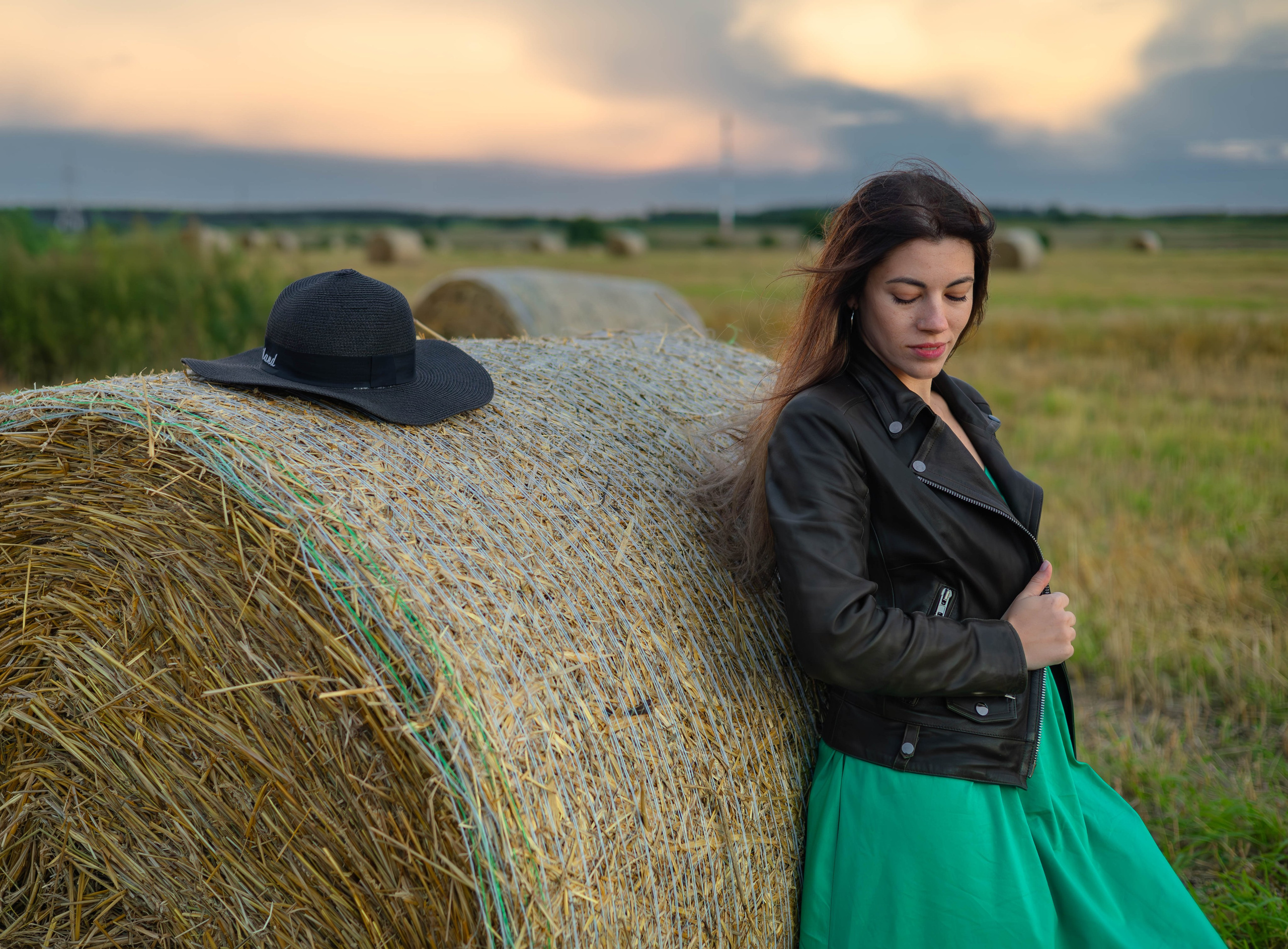 Анастасия. Закат в поле. Портретный фотограф Панферова Регина г. Санкт-Петербург, г. Казань