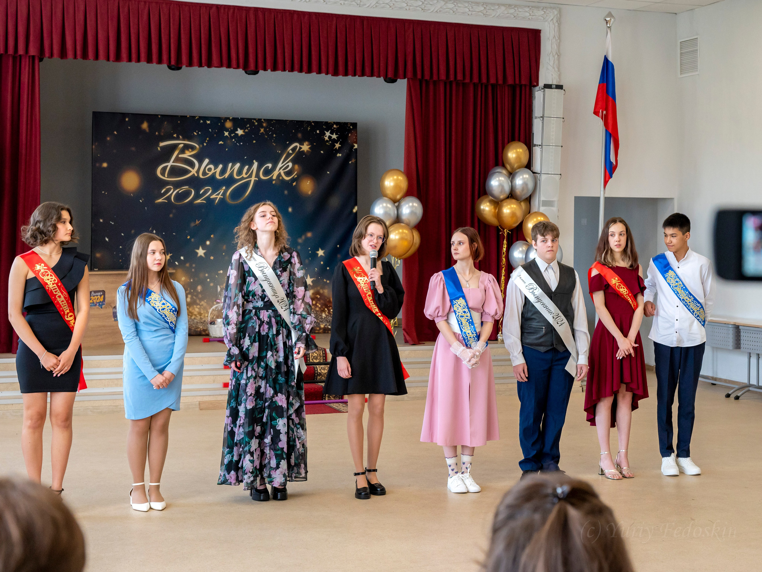 Репортаж о выпускном 9 классов в школе № 7 города Королёва, 26.06.24г. Профессиональный фотограф интерьеров в Москве Юрий Федоскин