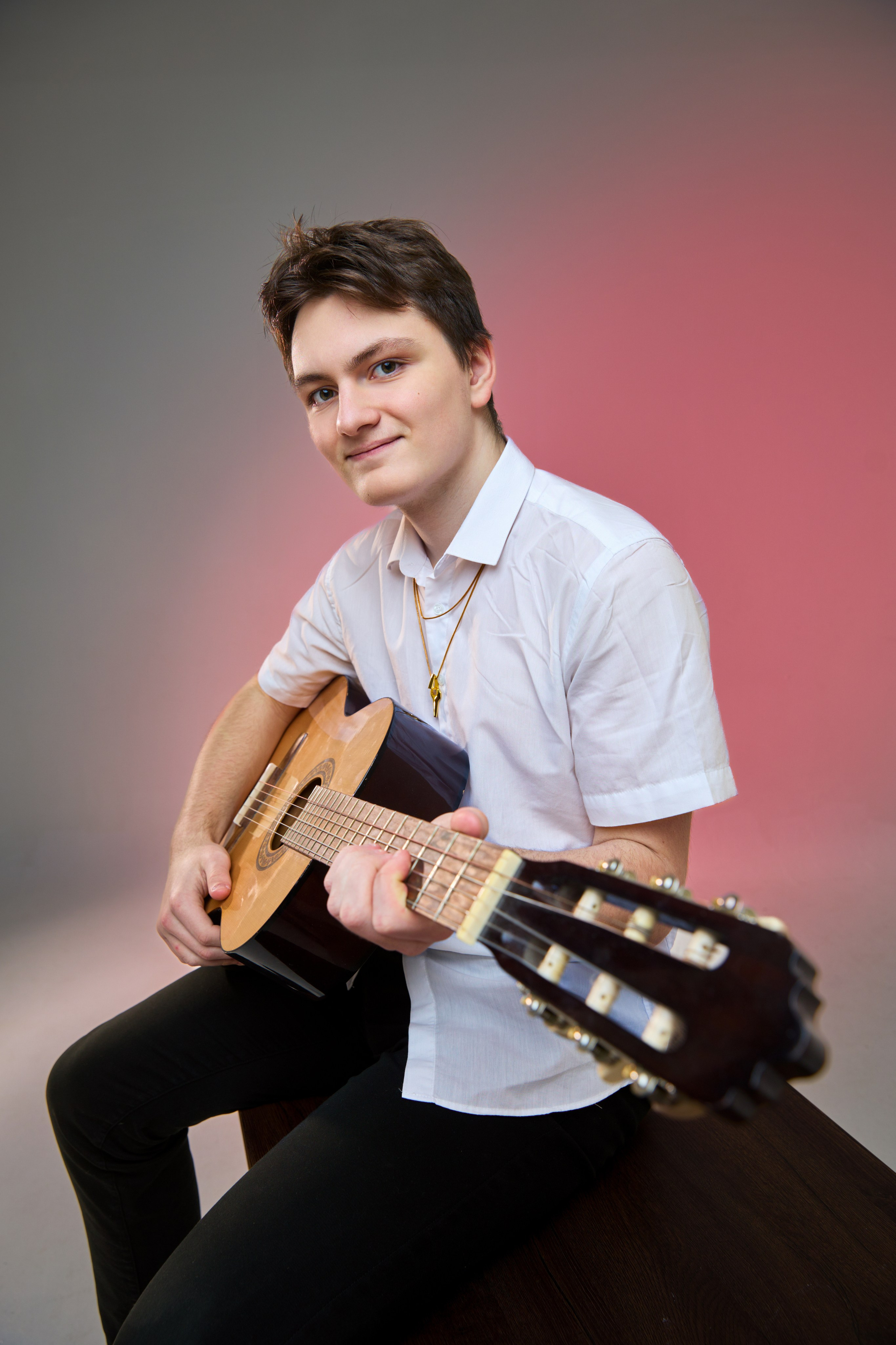 Выпускные альбомы для старшеклассников в Красноярске от AlbomKras 🎓✨. AlbomKras -выпускные альбомы Красноярска с авторским дизайном и качественной фотосъемкой! ⭐⭐⭐⭐⭐ 5.0