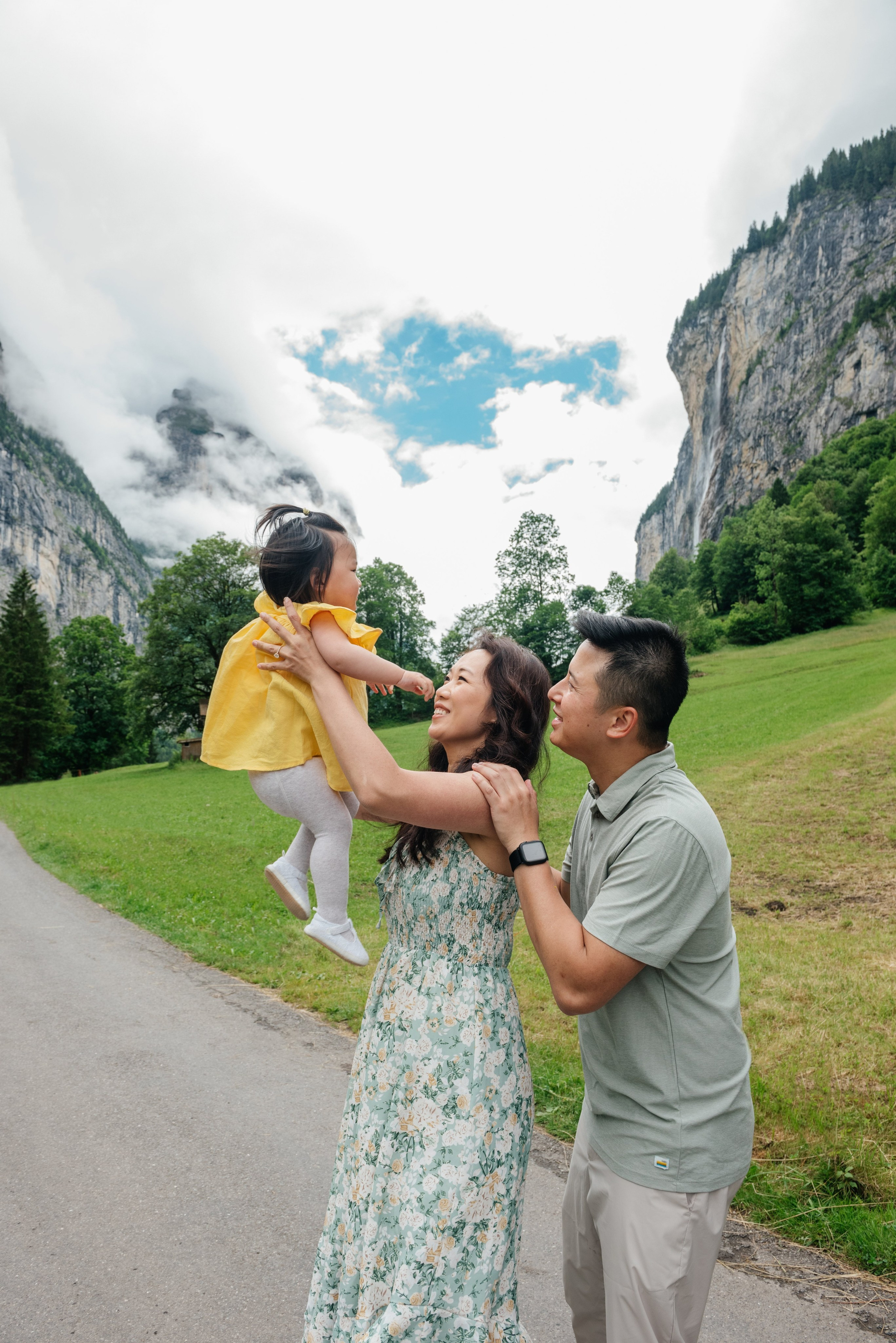 Bernice, Bryant and Kira (Lauterbrunnen, Switzerland). Photographer in Switzerland and Europe Anna Alekseenko