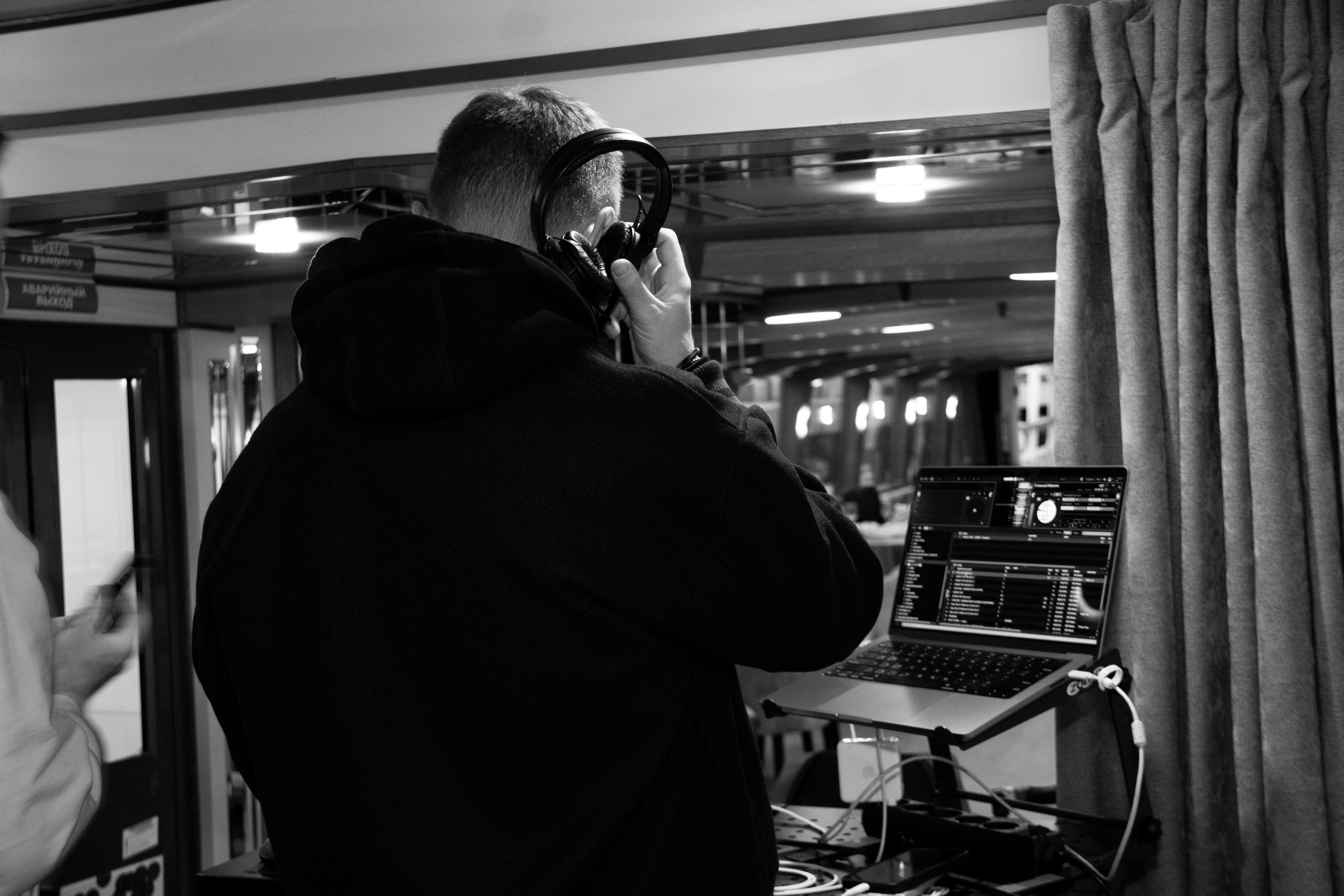 Съемка для сайта аренды катеров в Санкт-Петербурге, подготовка к свадебной прогулке по рекам и каналам. Фотограф в Санкт-Петербурге Смирнова Диана