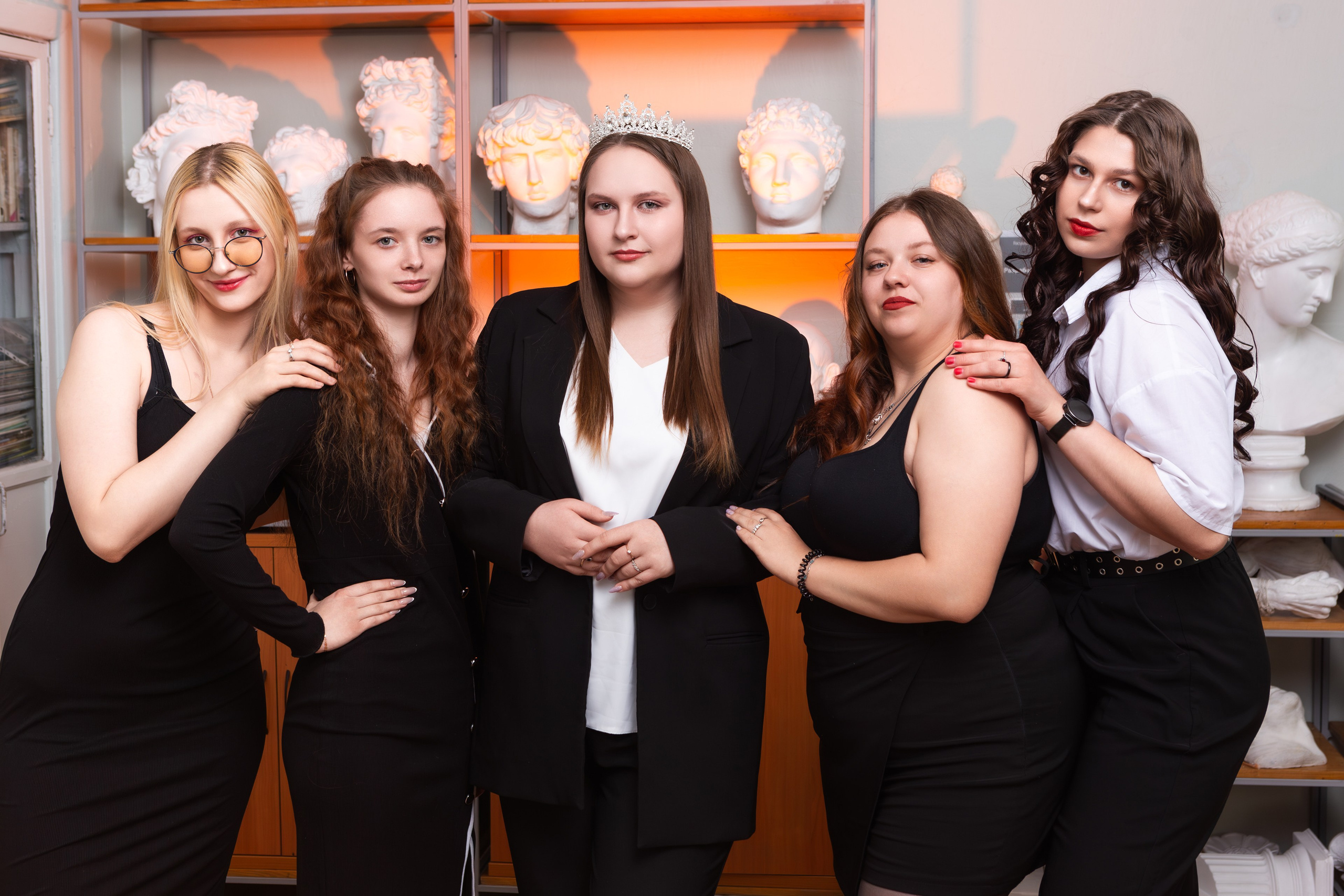 ФОТОСЕССИЯ В АУДИТОРИИ ДЛЯ БУДУЩИХ УЧИТЕЛЕЙ — выпускников Чернского профессионально-педагогического колледжа. ТВОЙ АЛЬБОМ / ТВОИ ПРАВИЛА