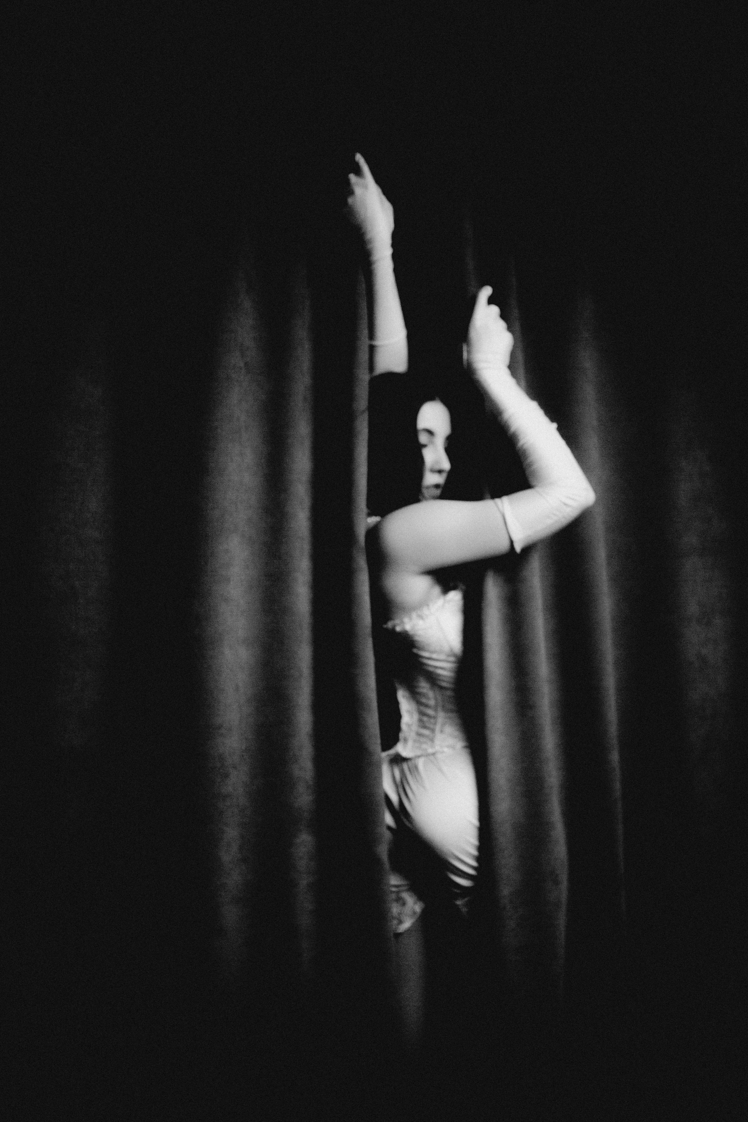 Танцуй. Сюрреализм. Чувственность. Арт-фотограф Крис Л. в Тобольске: портрет, семейные, свадьбы