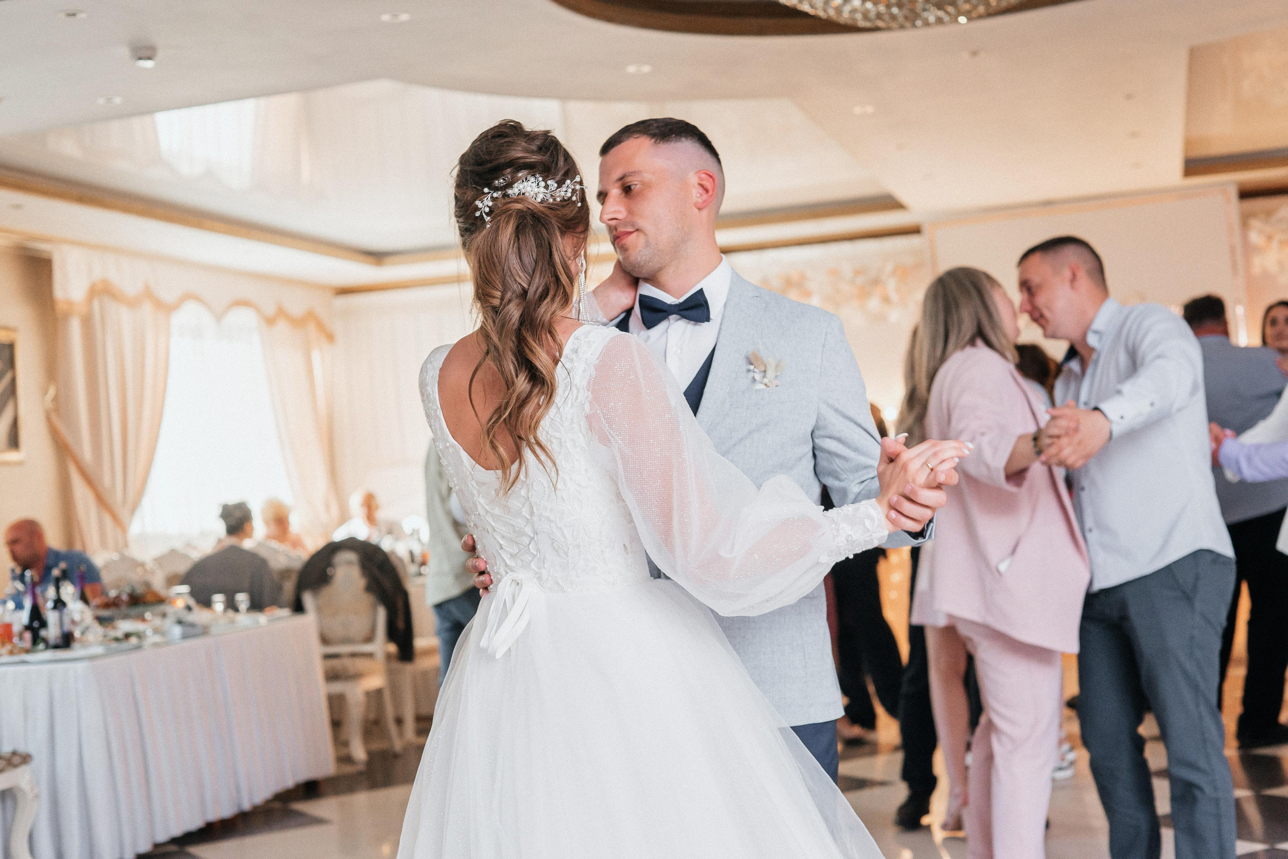 Пасмурно. Возможны ливни. Фотограф Иркутск, Ангарск, Усолье-Сибирское. Выпускные альбомы