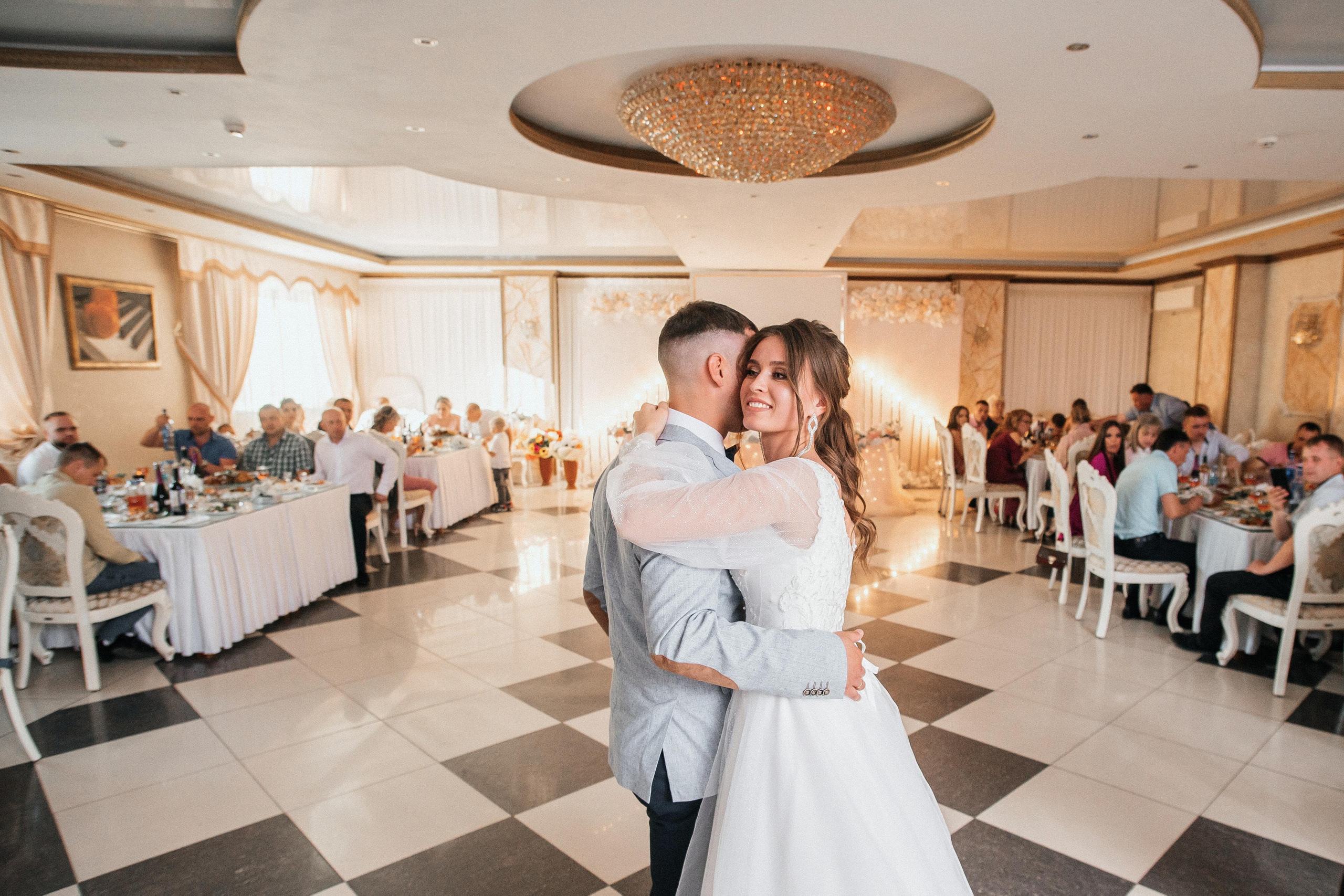 Пасмурно. Возможны ливни. Фотограф Иркутск, Ангарск, Усолье-Сибирское. Выпускные альбомы