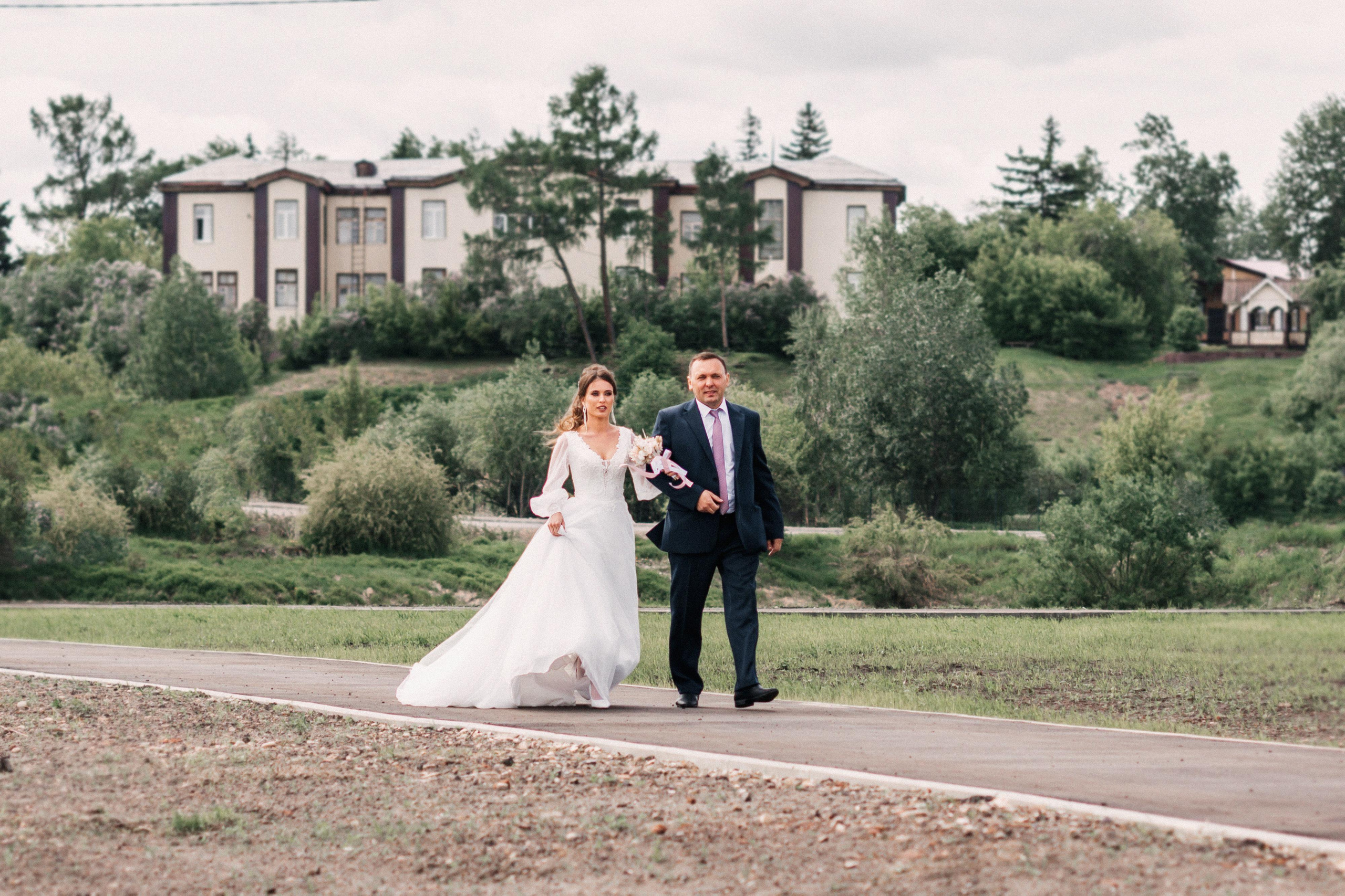 Пасмурно. Возможны ливни. Фотограф Иркутск, Ангарск, Усолье-Сибирское. Выпускные альбомы