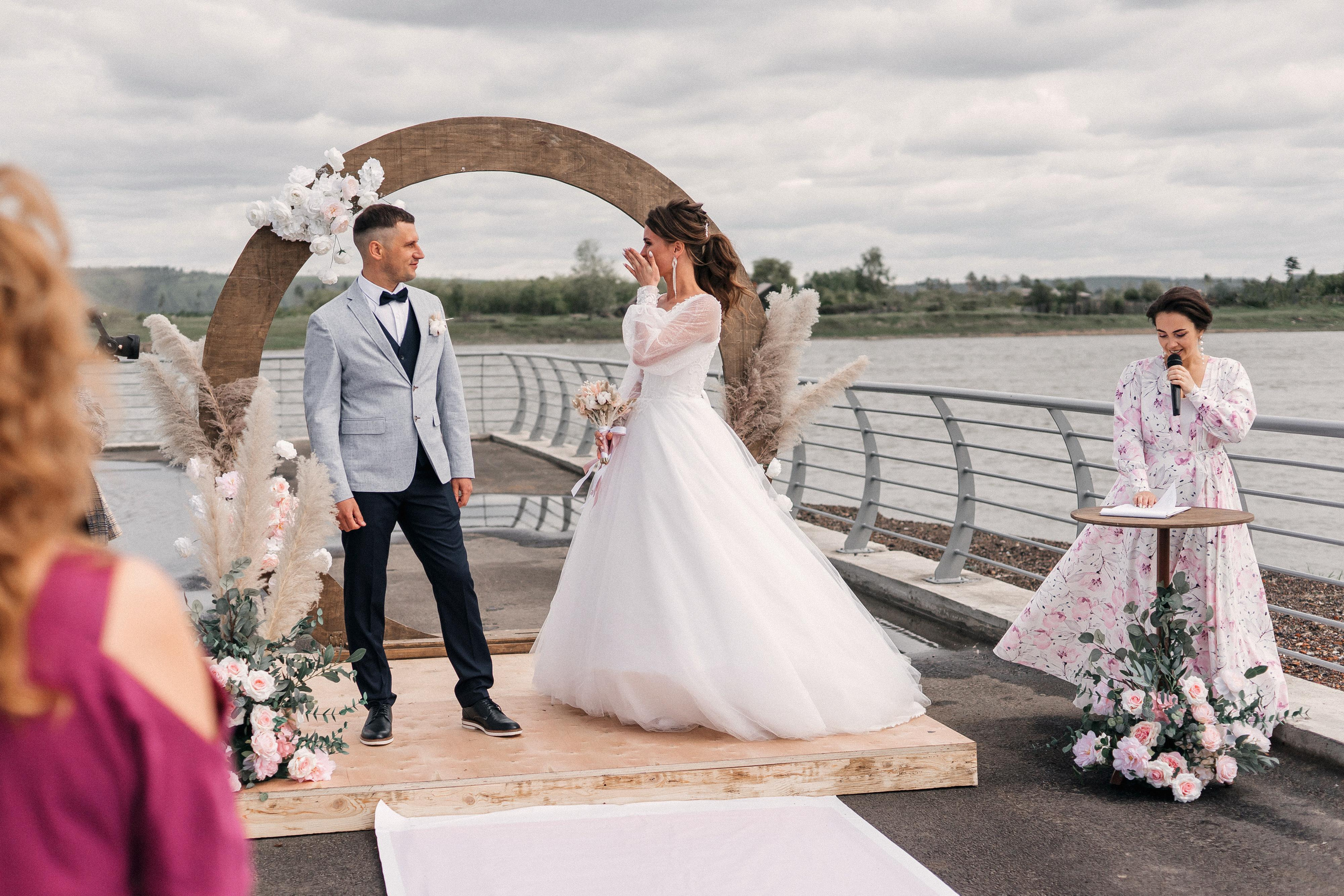 Пасмурно. Возможны ливни. Фотограф Иркутск, Ангарск, Усолье-Сибирское. Выпускные альбомы