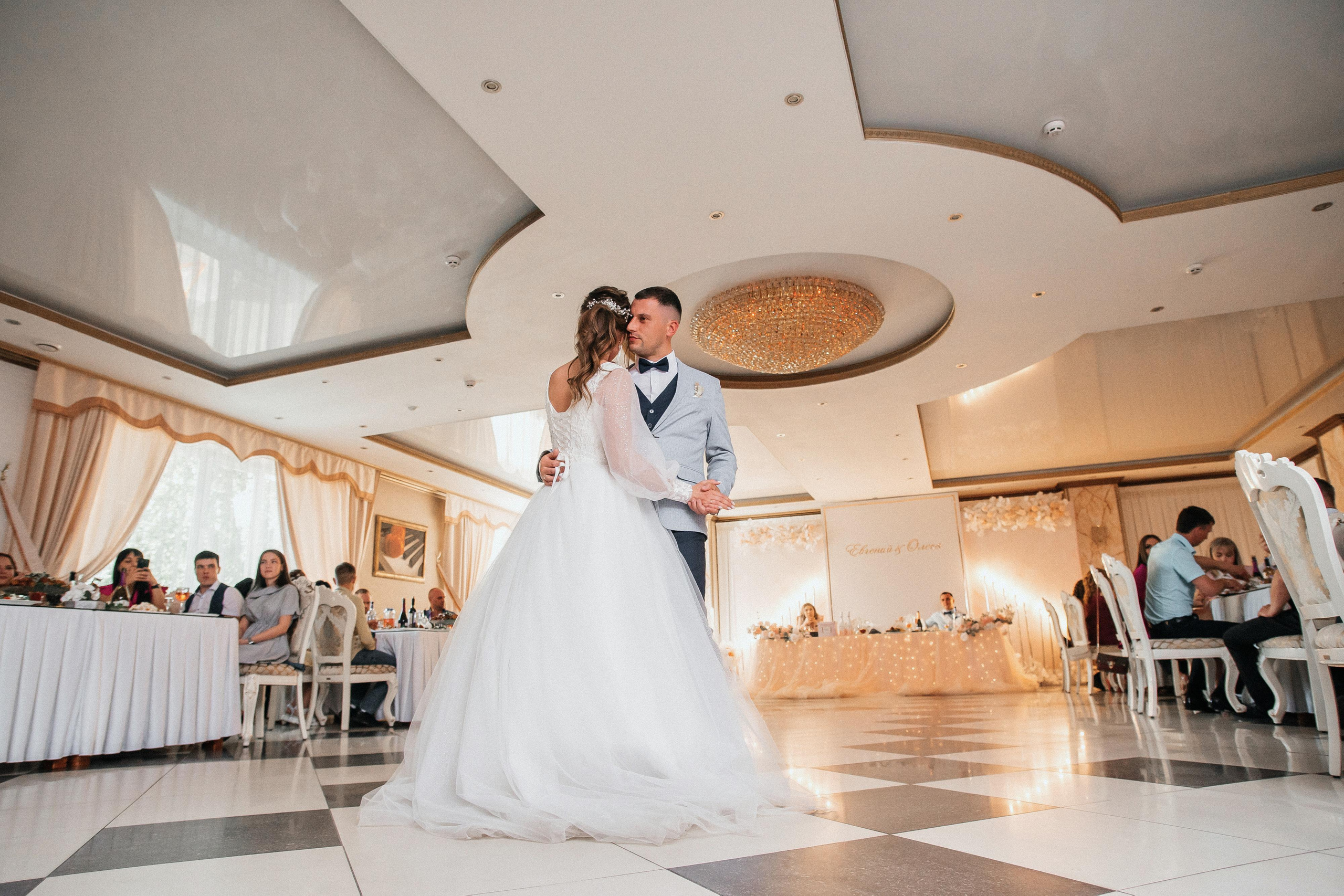 Пасмурно. Возможны ливни. Фотограф Иркутск, Ангарск, Усолье-Сибирское. Выпускные альбомы