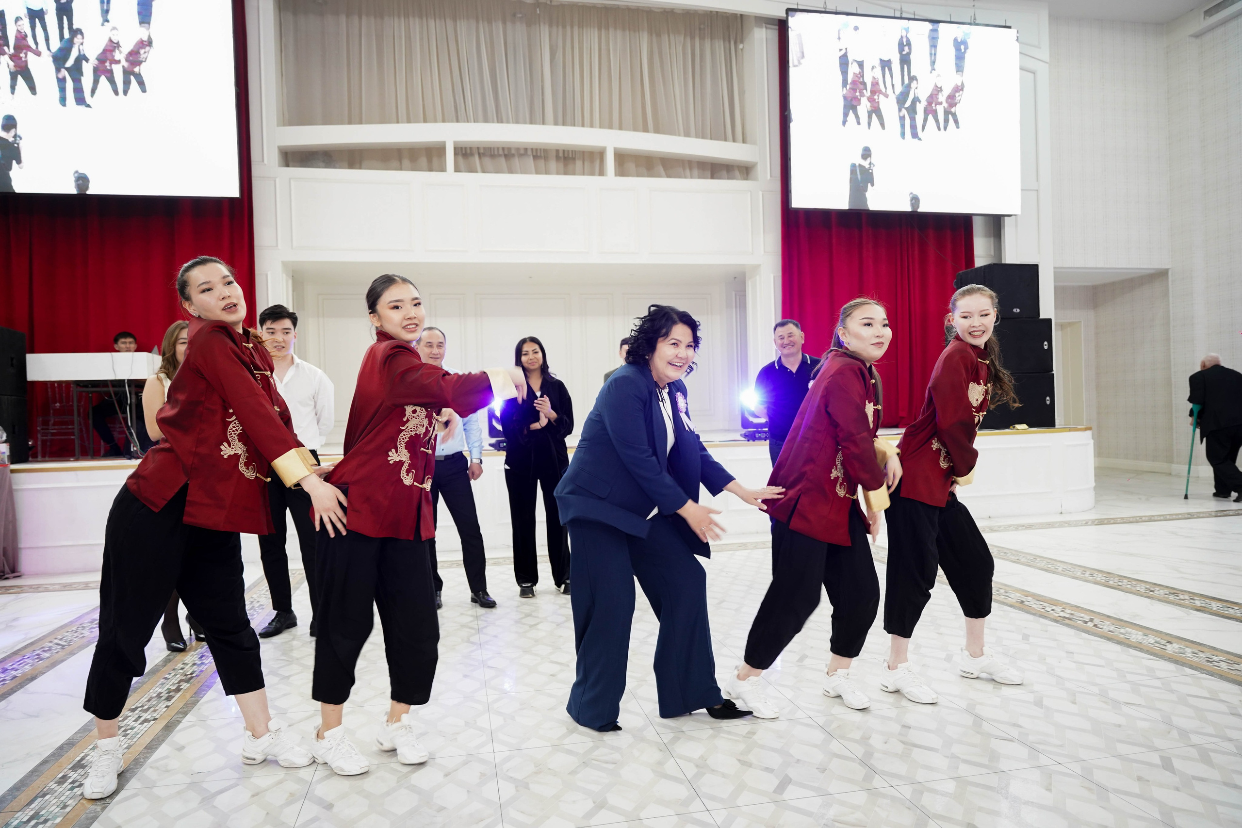 Dana uzatu. Фотограф Ернар Ержанов