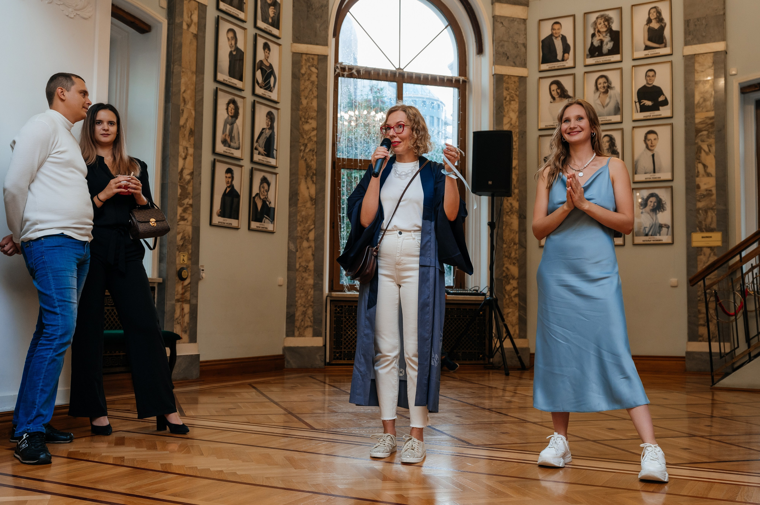 Открытие выставки Кати Васильевой в Молодежном театре. Wedding and family photographer USA